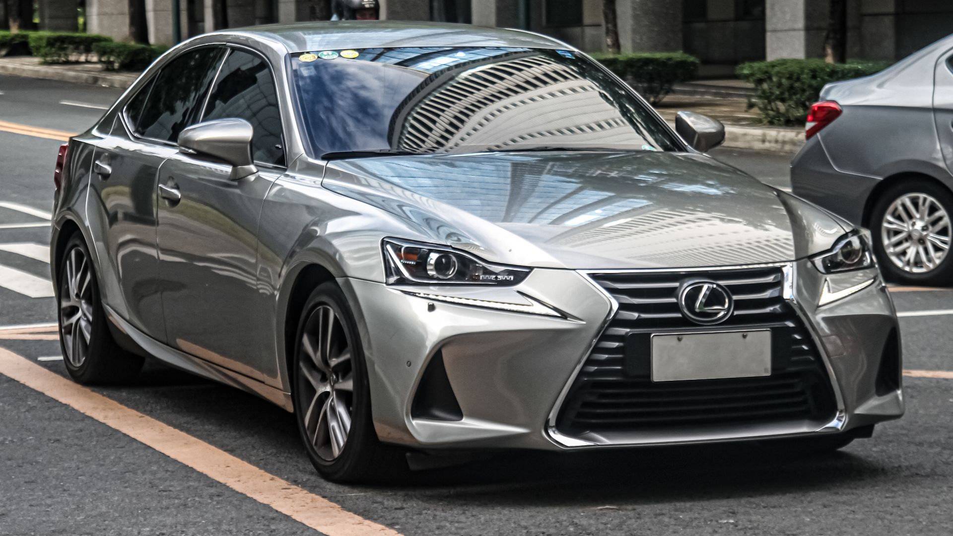 File:Lexus IS 350 GSE31 Executive Sonic Titanium.jpg