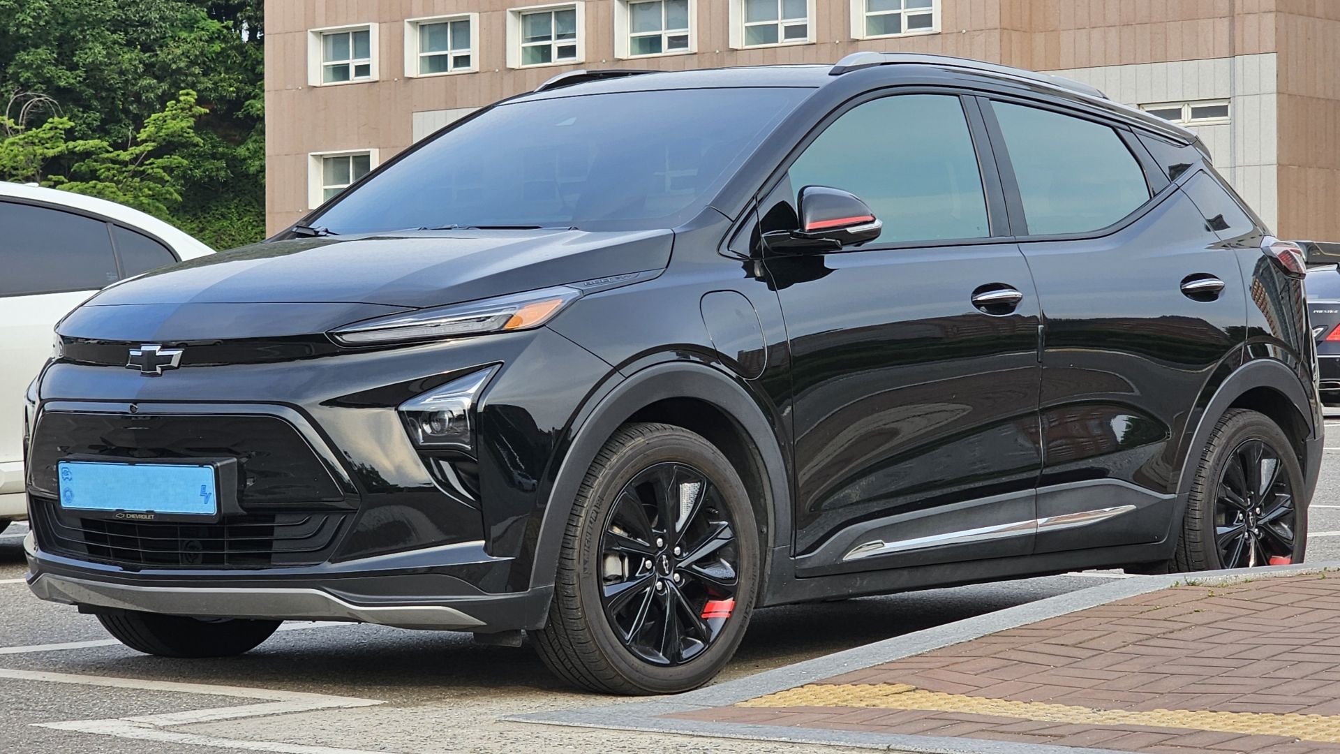 File:Chevrolet Bolt EUV Redline Midnight Black (8).jpg