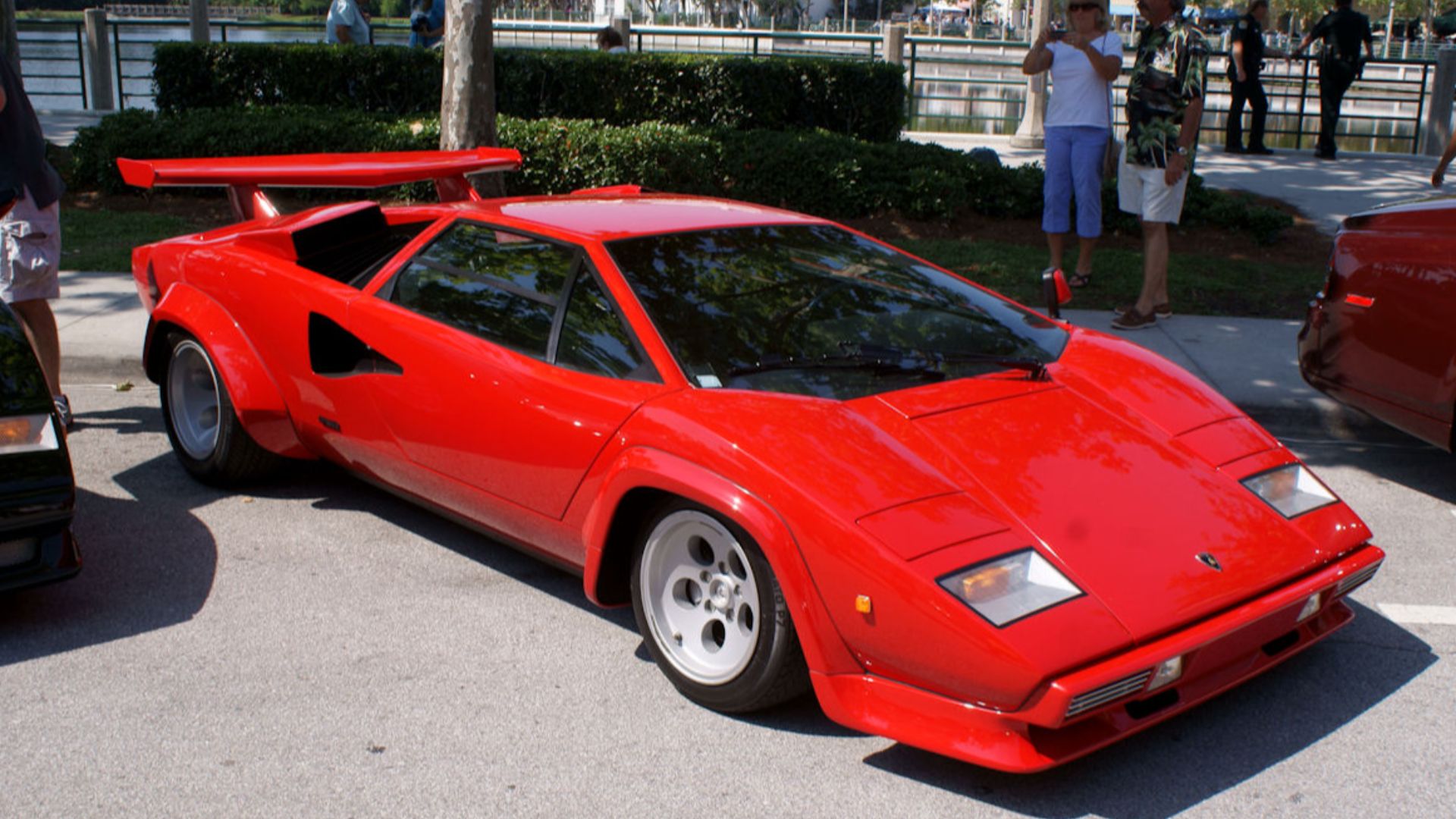 File:Lamborghini Countach 1982 LP5000S RSideFront CECF 9April2011 (14414293349) (2).jpg