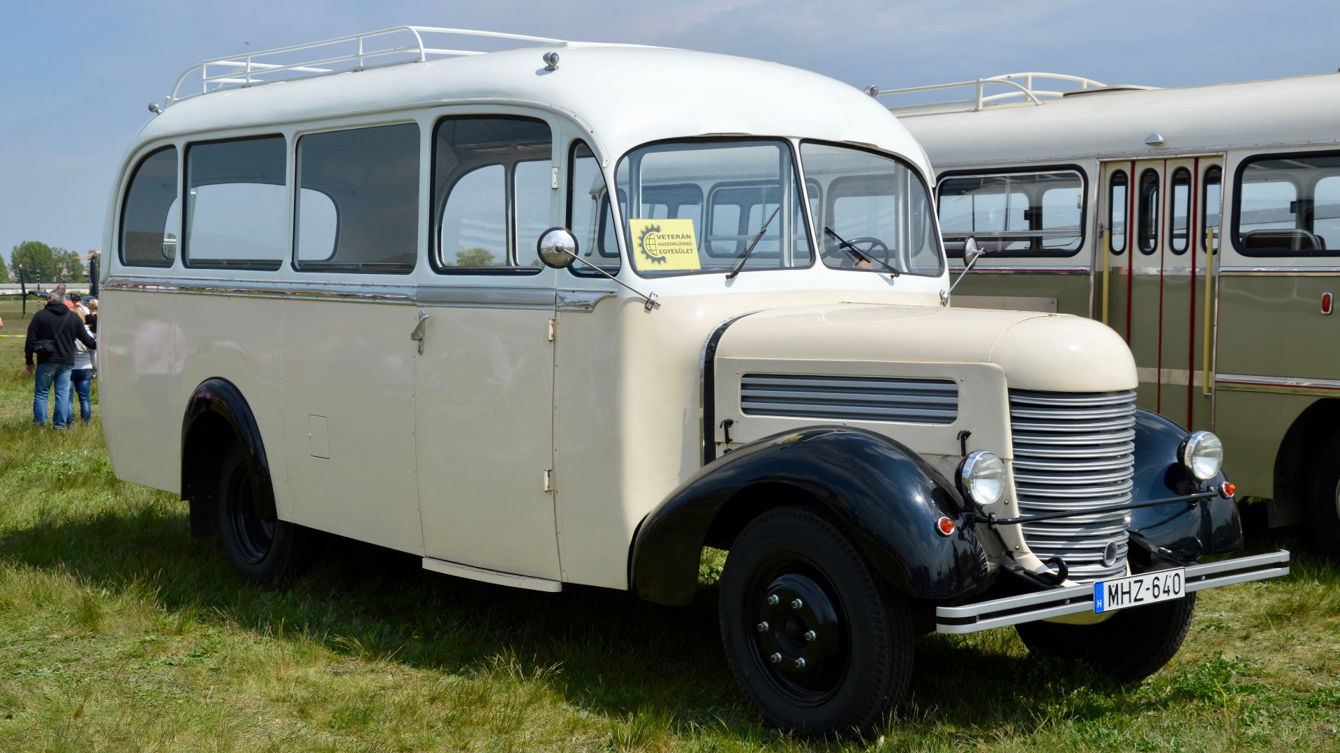 File:Praga RND bus 2015.jpg