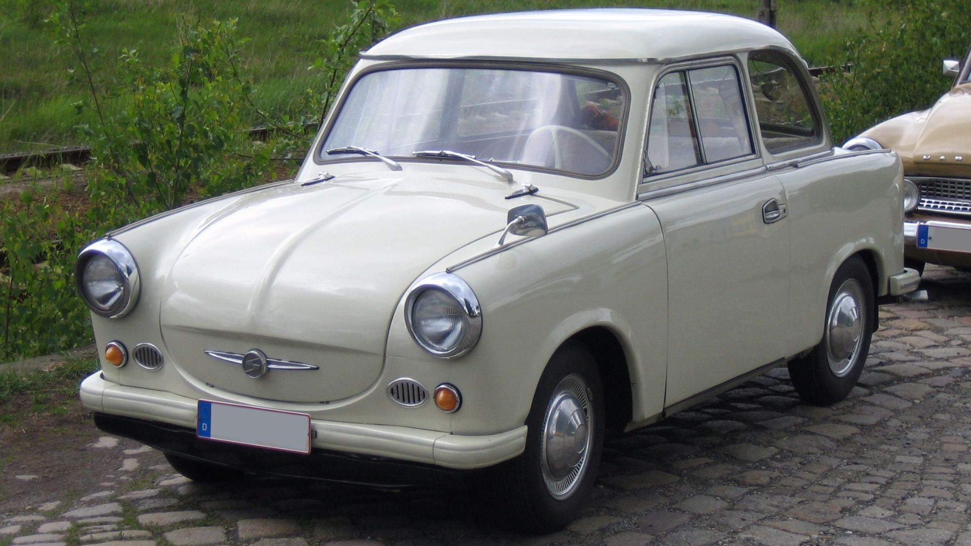 File:Trabant P50 front.jpg