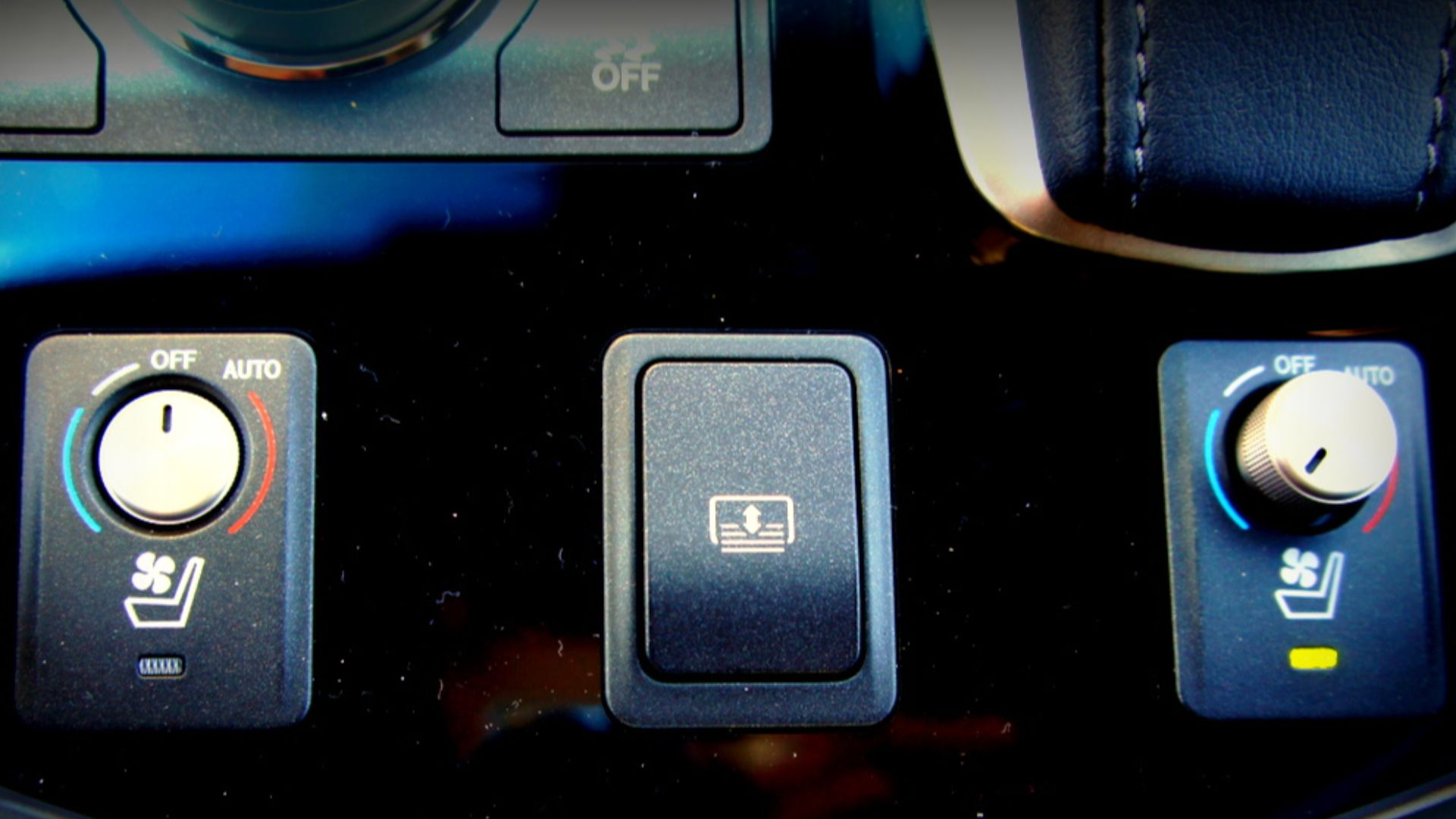 File:Seat Warmer Controls - 2013 Lexus LS 460 (9864206595).jpg