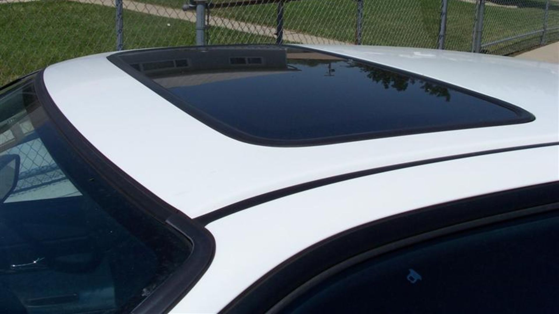 File:Slidingmoonroof.jpg