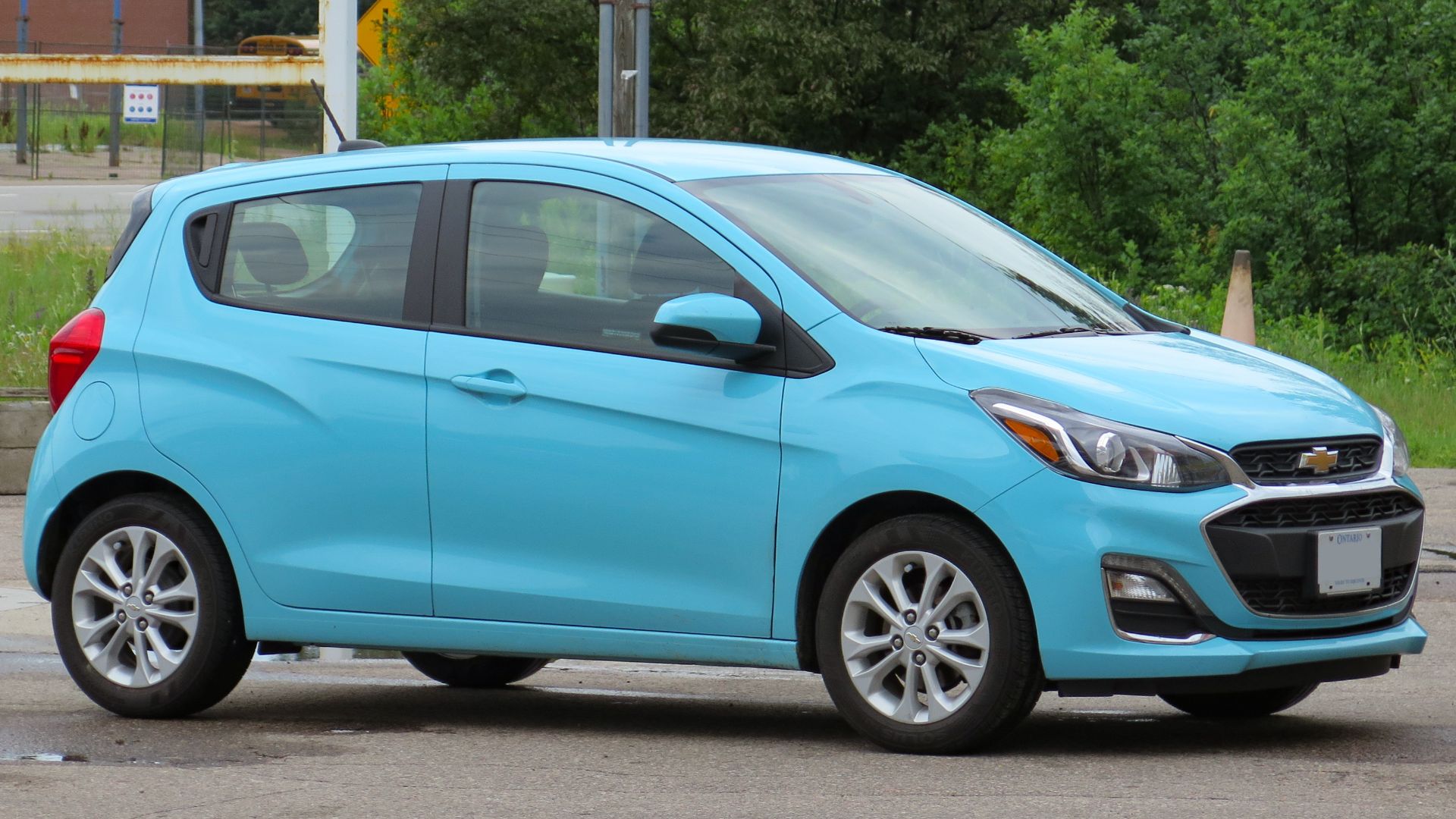 File:2022 Chevrolet Spark 1LT in Mystic Blue, Front Right, 07-11-2023.jpg