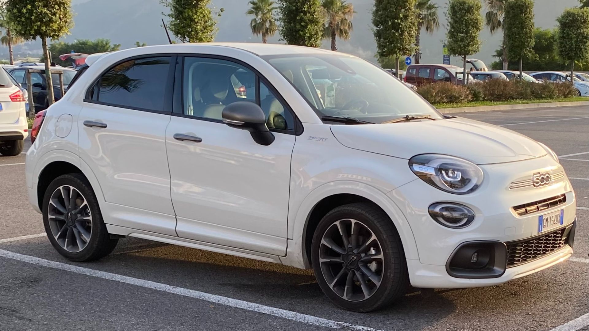File:2023 Fiat 500X Sport.jpg