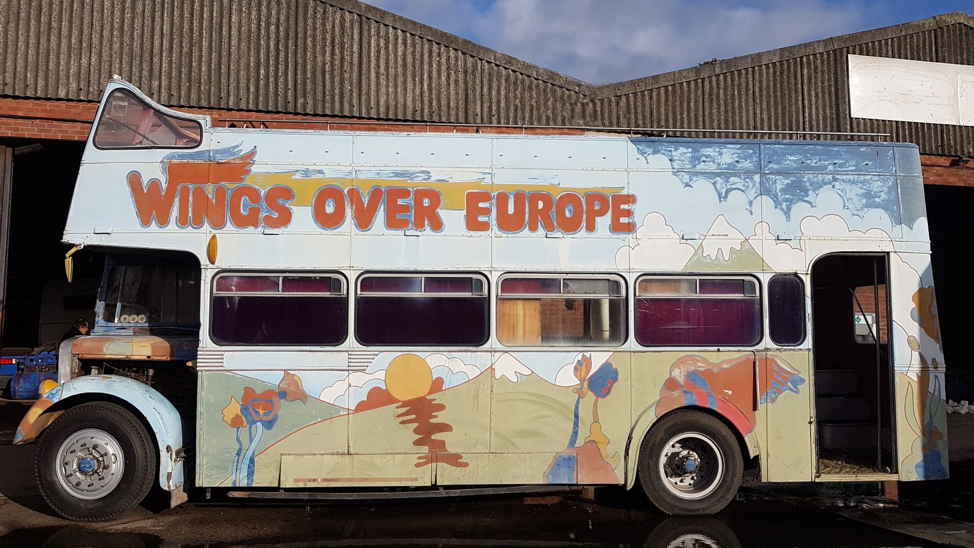 File:Paul McCartney's 1972 Wings Tour Bus WNO 481 at the restoration workshop.jpg