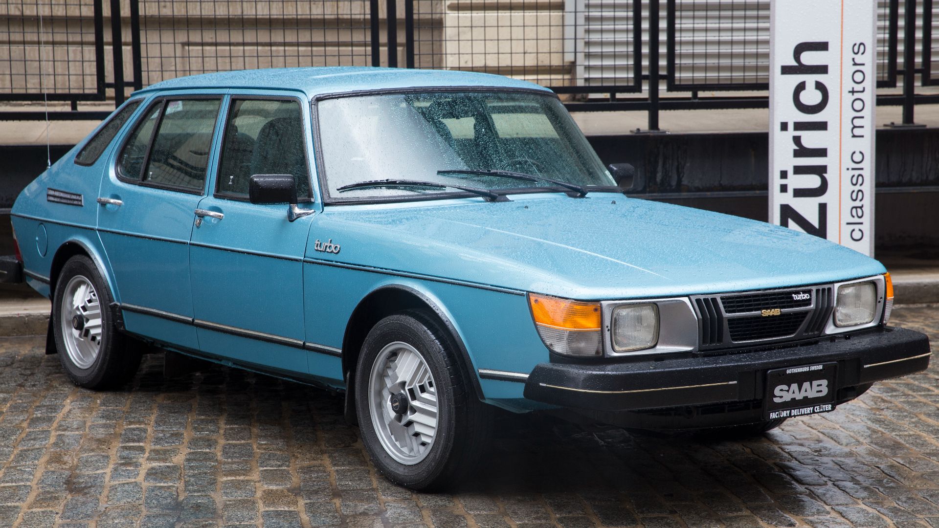 File:1979 Saab 900 Turbo five-door in Aquamarine, front right.jpg