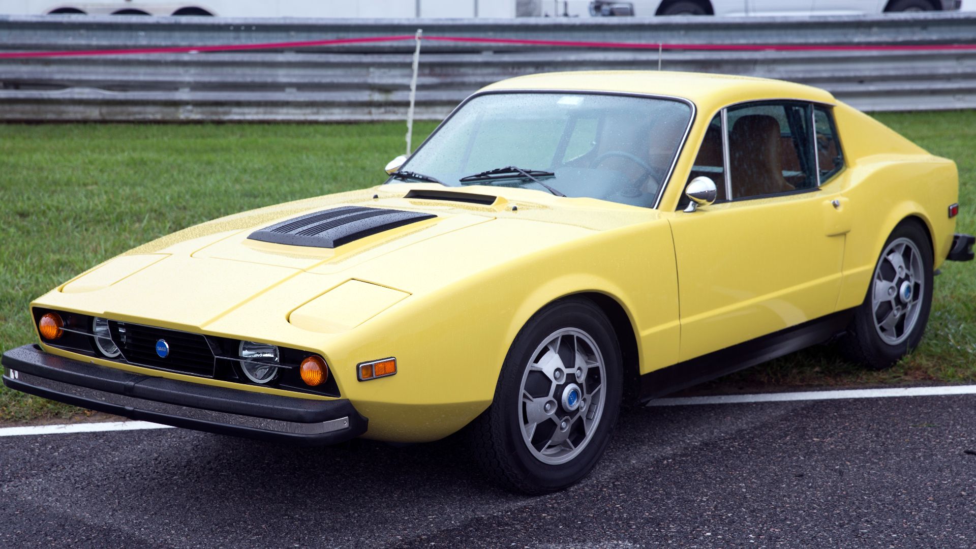 File:1974 Saab Sonett III in yellow, front left (Lime Rock).jpg