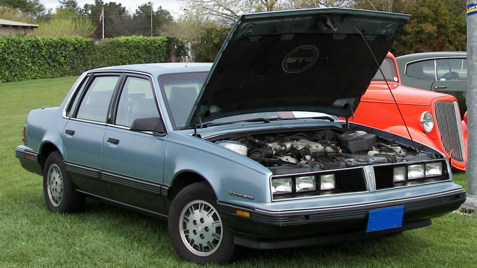 File:1985 Pontiac 6000 STE sedan.jpg