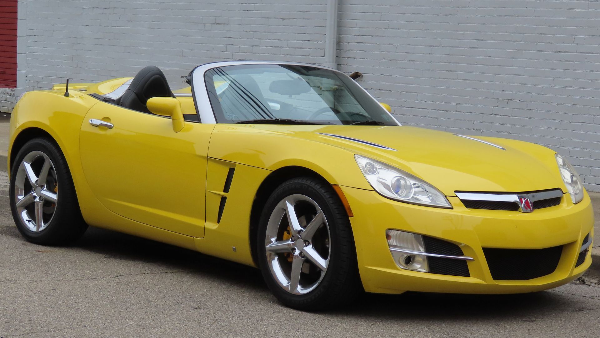 File:2007 Saturn Sky, front right, 09-09-2023.jpg