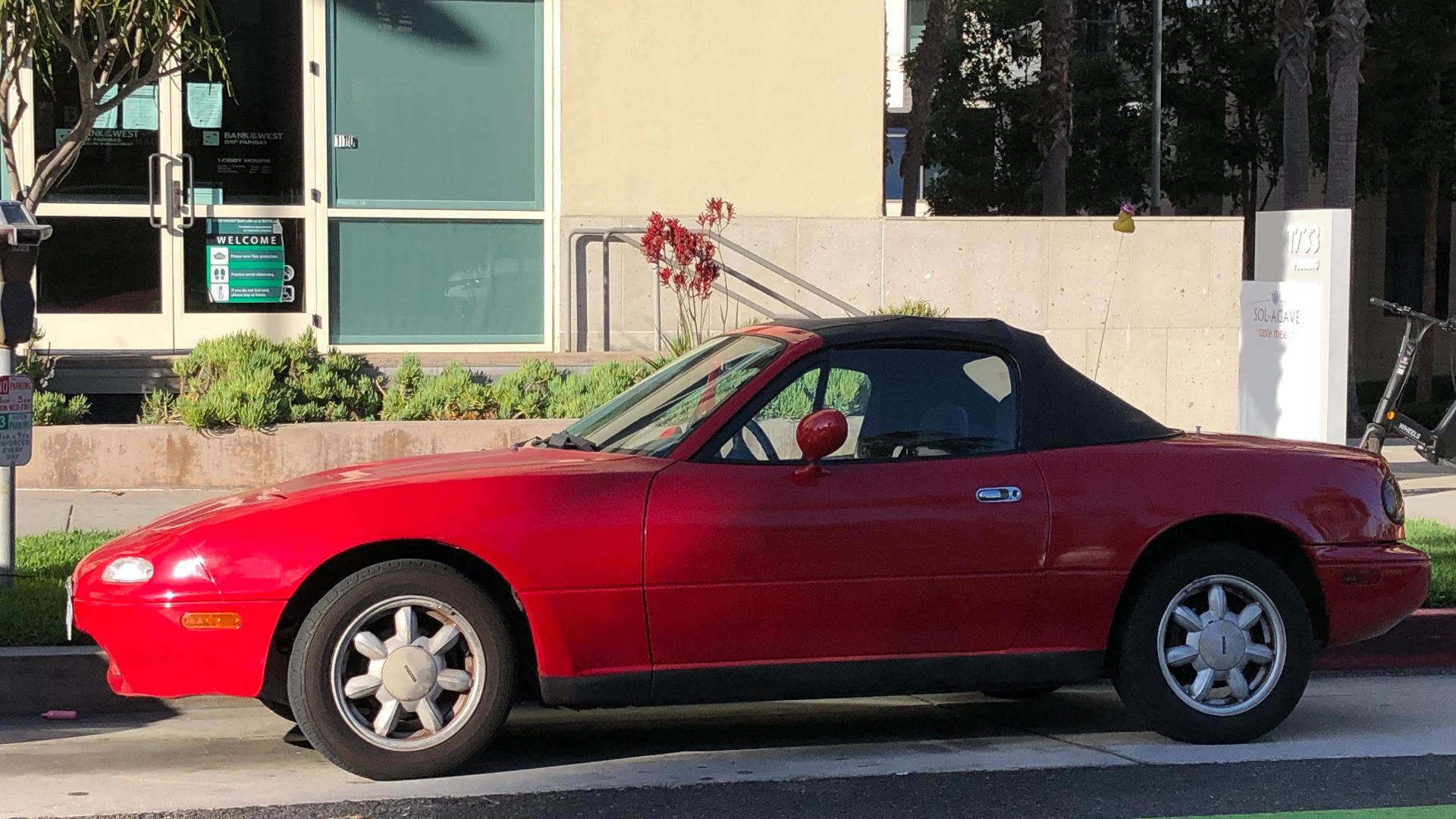 File:1989–1997 Mazda MX-5 Miata.jpg