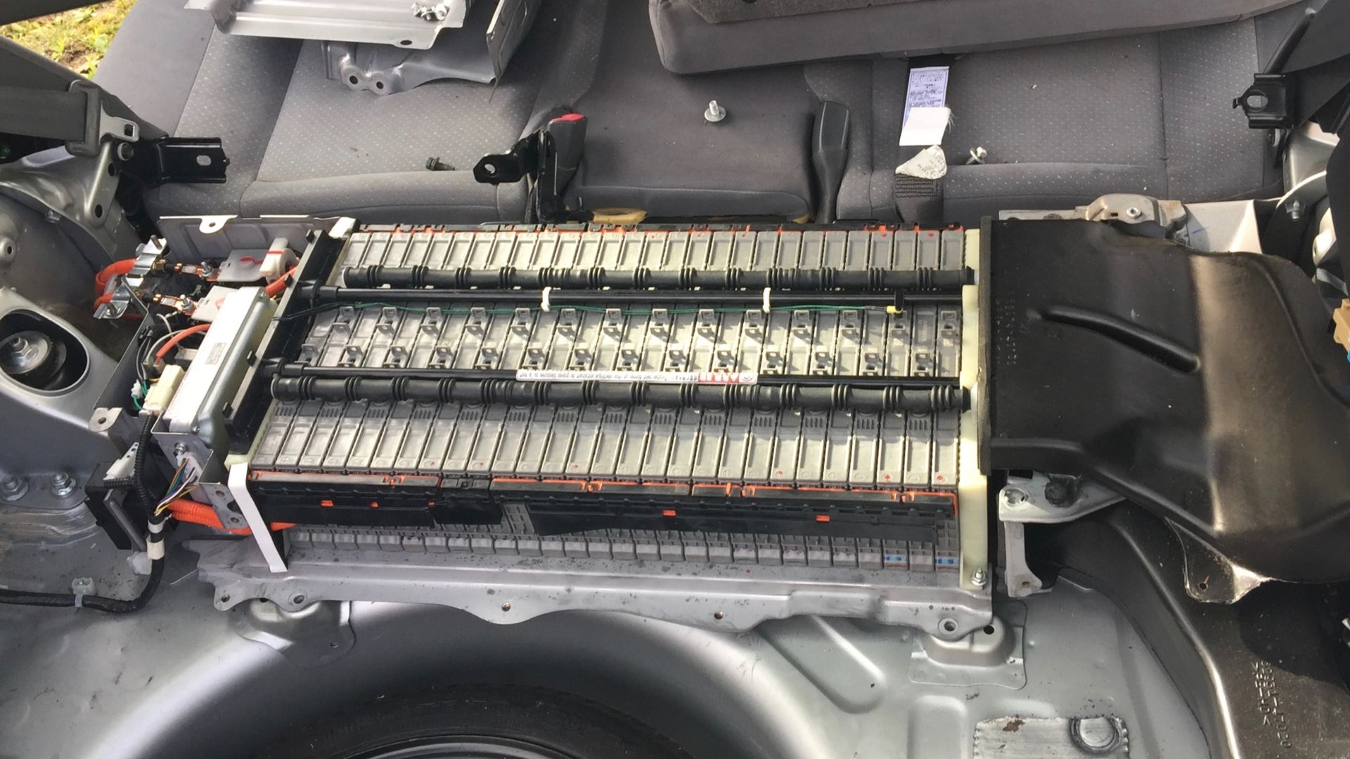 File:Prius 2005 Hybrid battery.jpg