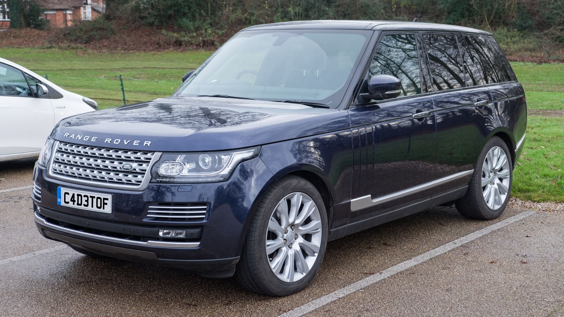 File:Land Rover Range Rover Autobiography 2016.jpg