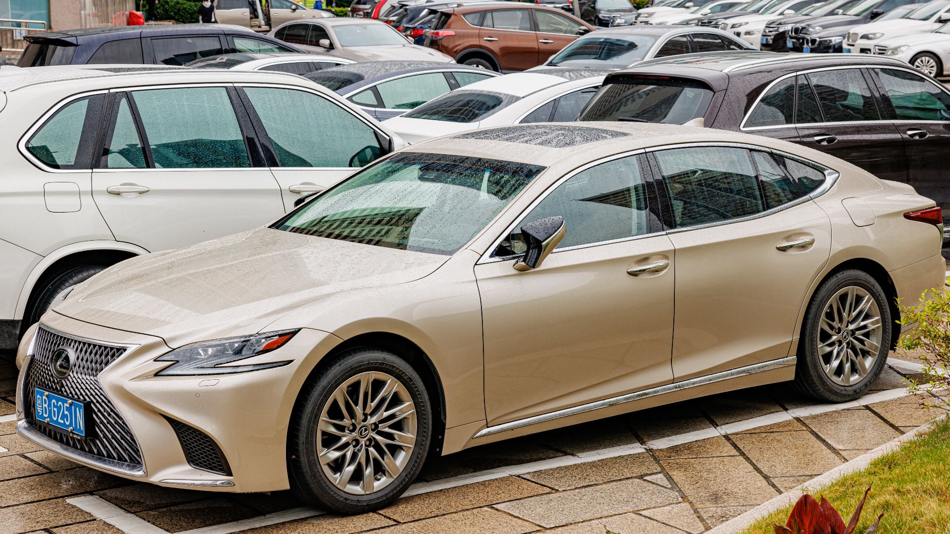 File:LEXUS LS 350 (4).jpg