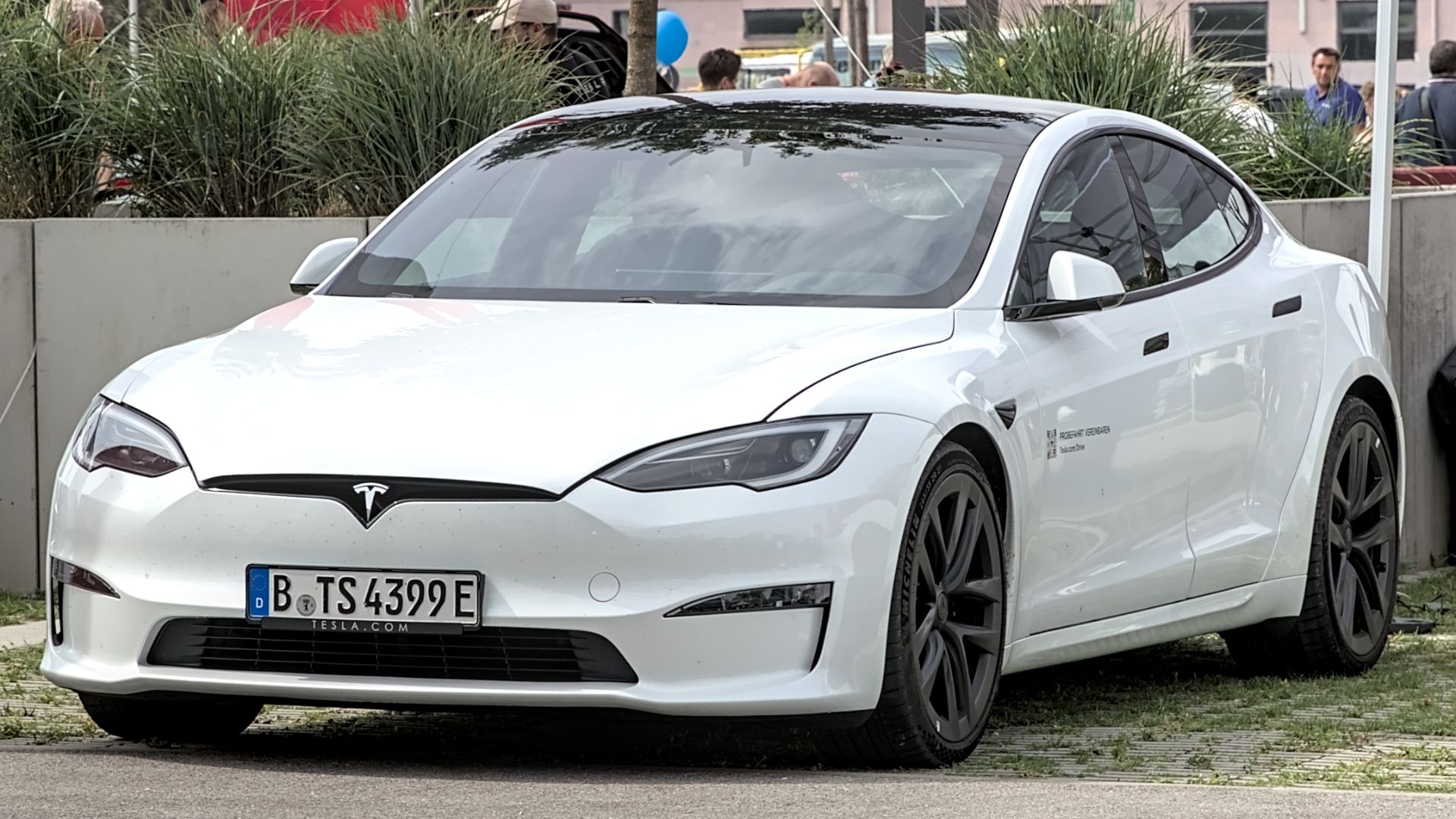 File:Tesla Model S (2023) Motorworld Munich 1X7A0025.jpg