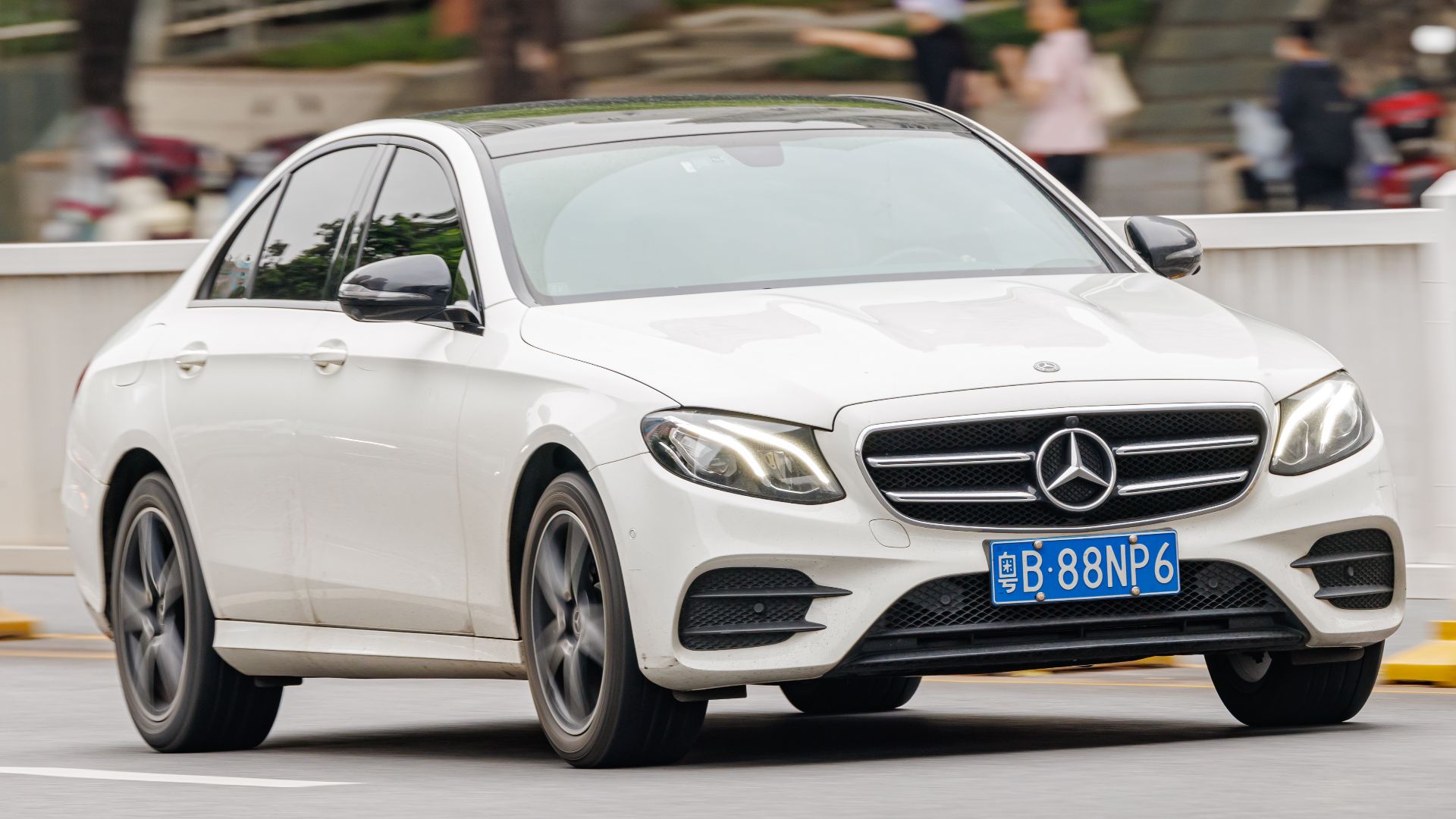 File:MERCEDES-BENZ E-CLASS (W213) China.jpg