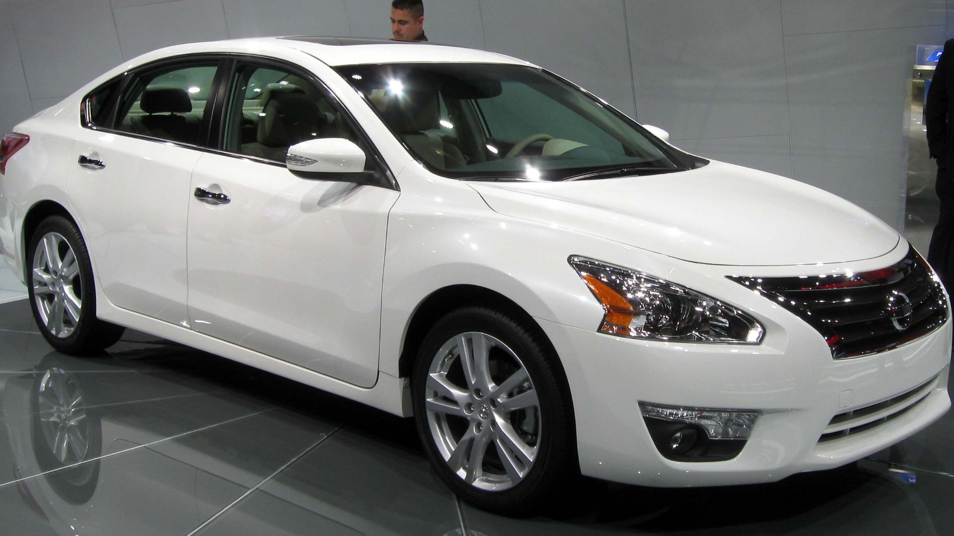 File:2013 Nissan Altima 2.5SL -- 2012 NYIAS.JPG