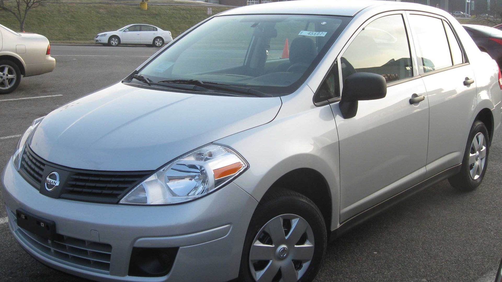 File:2009 Nissan Versa 1.6.jpg