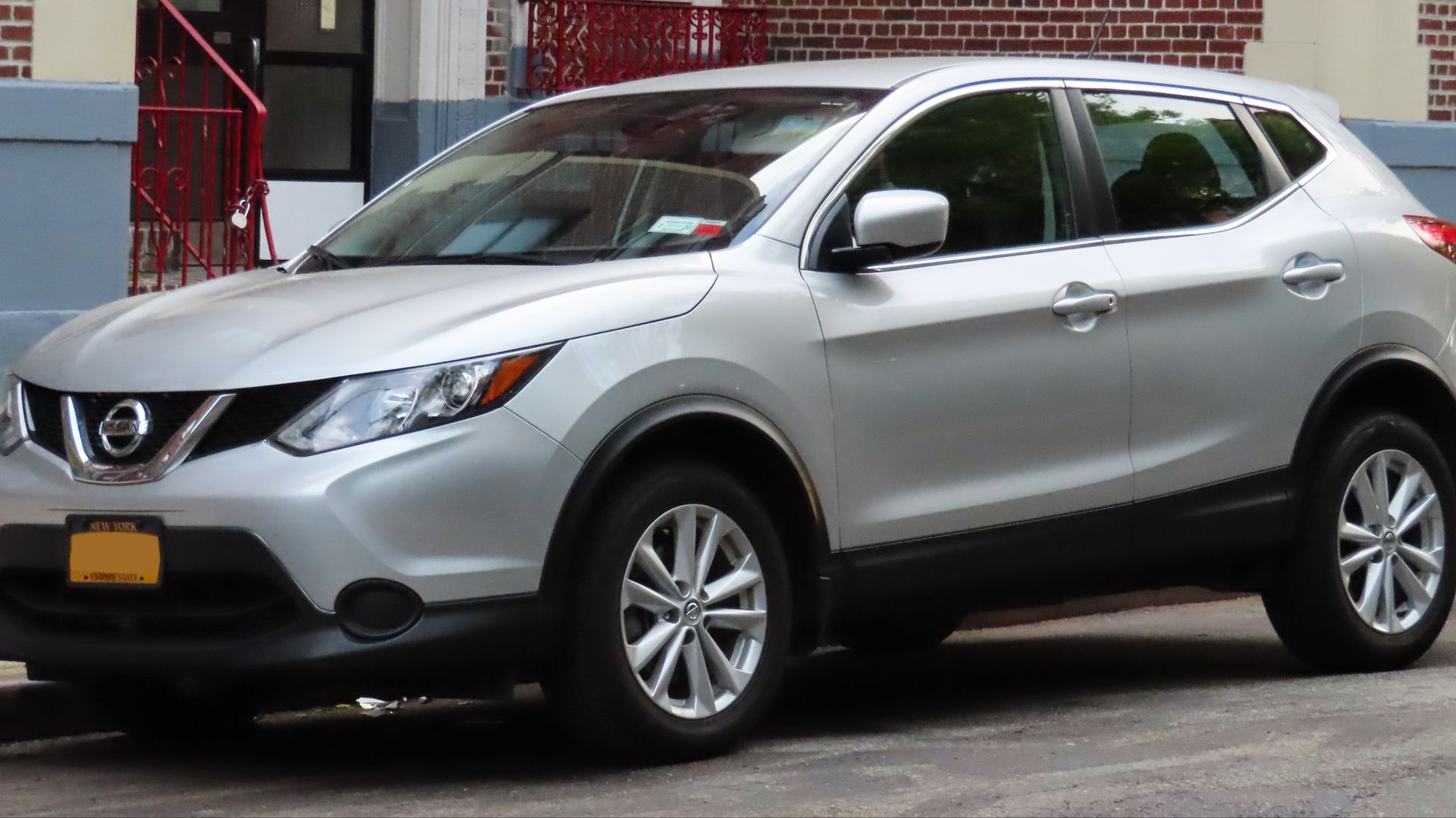 File:2017 Nissan Rogue Sport AWD 2.0L front 5.20.19.jpg