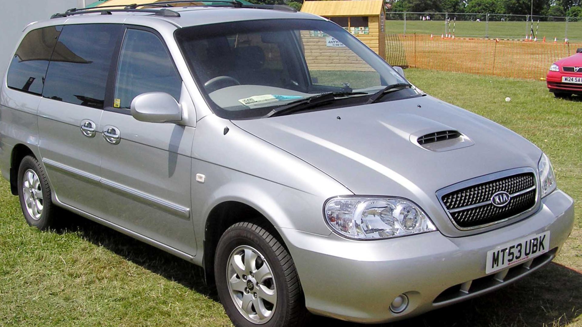 File:2003.kia.sedona.arp.jpg