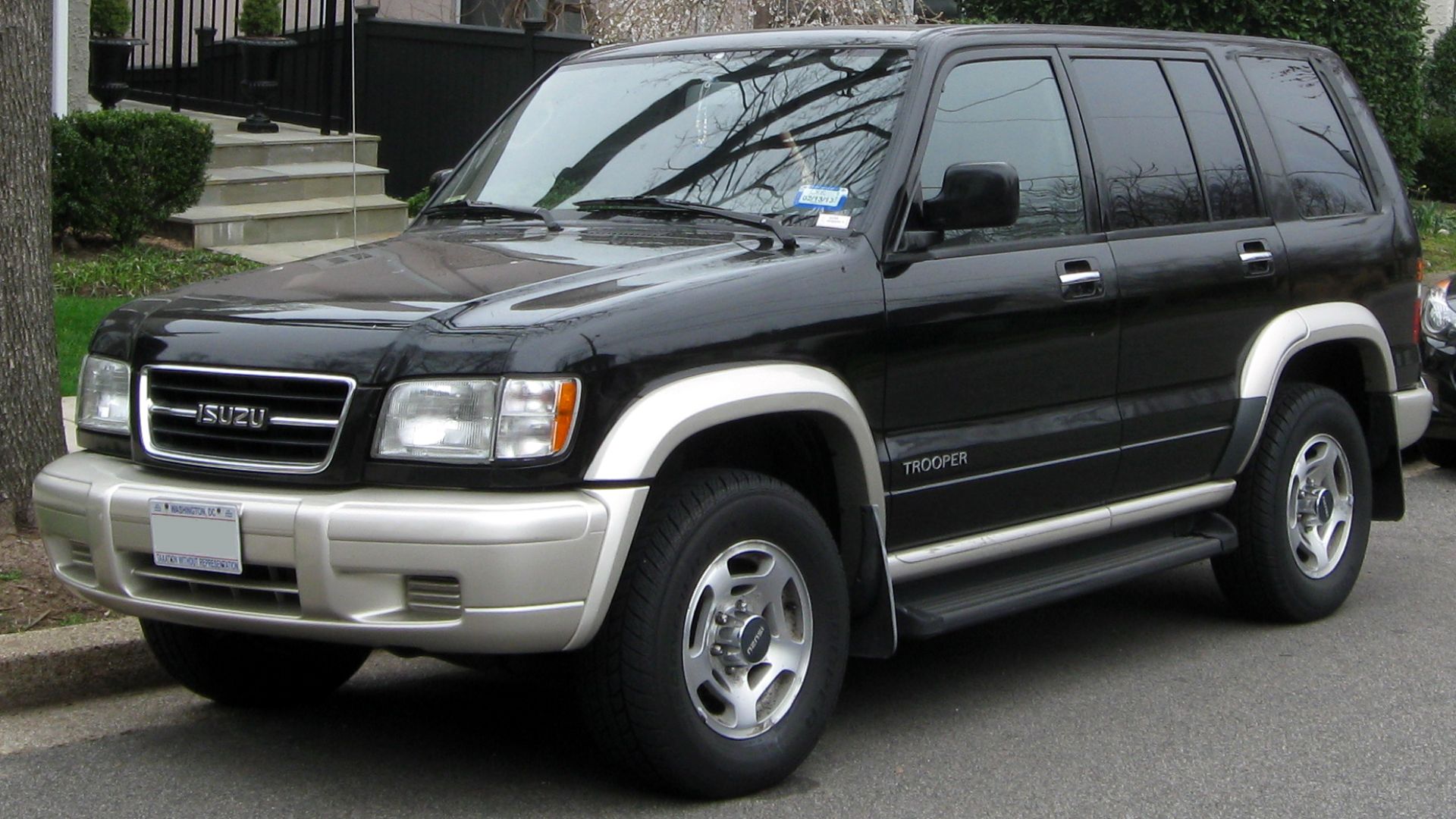 File:Isuzu Trooper -- 03-16-2012.JPG