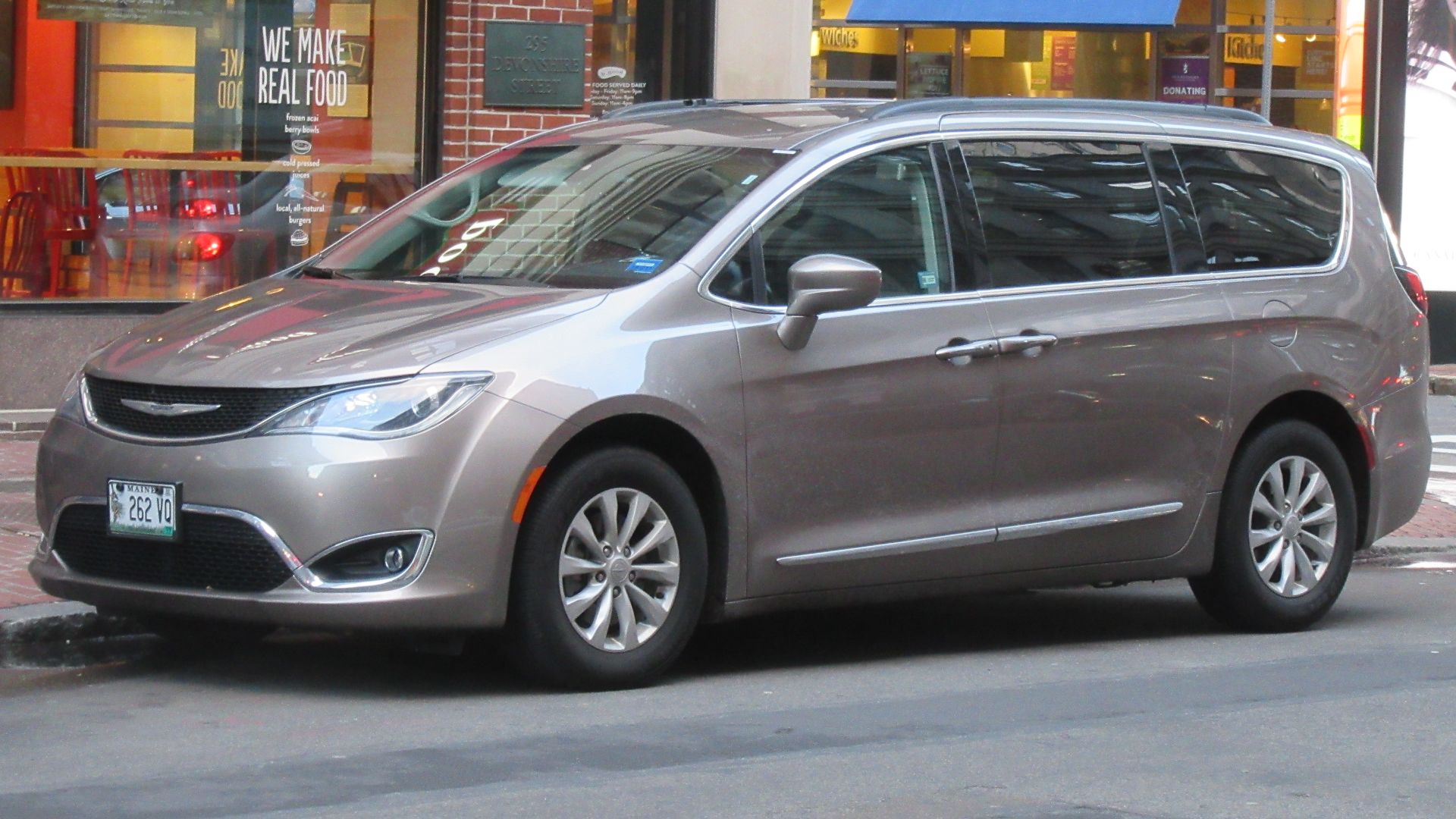 File:Chrysler Pacifica Touring.jpg