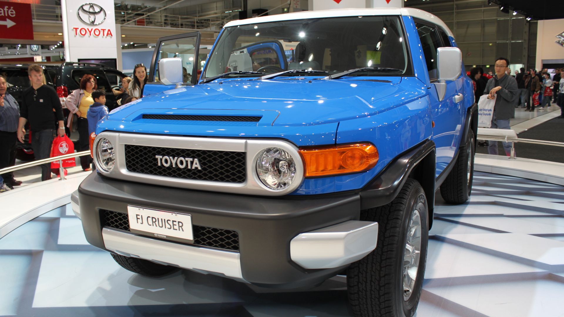 File:2010 Toyota FJ Cruiser (GSJ15R) wagon (15571102400).jpg