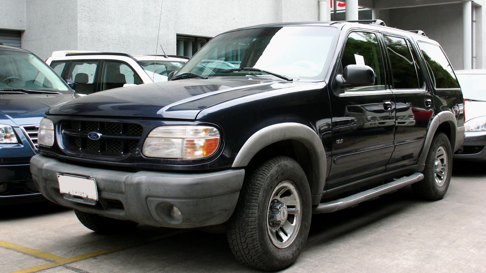 File:Ford Explorer XLS 2000 (53051357103).jpg