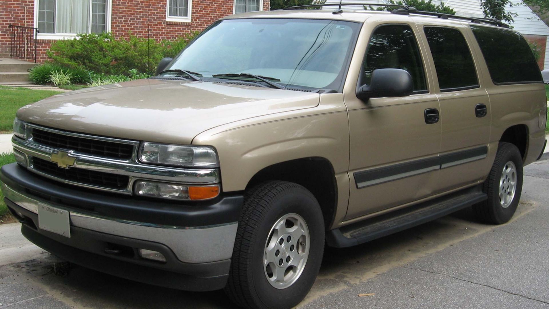 File:2000-2006 Chevrolet Suburban.jpg
