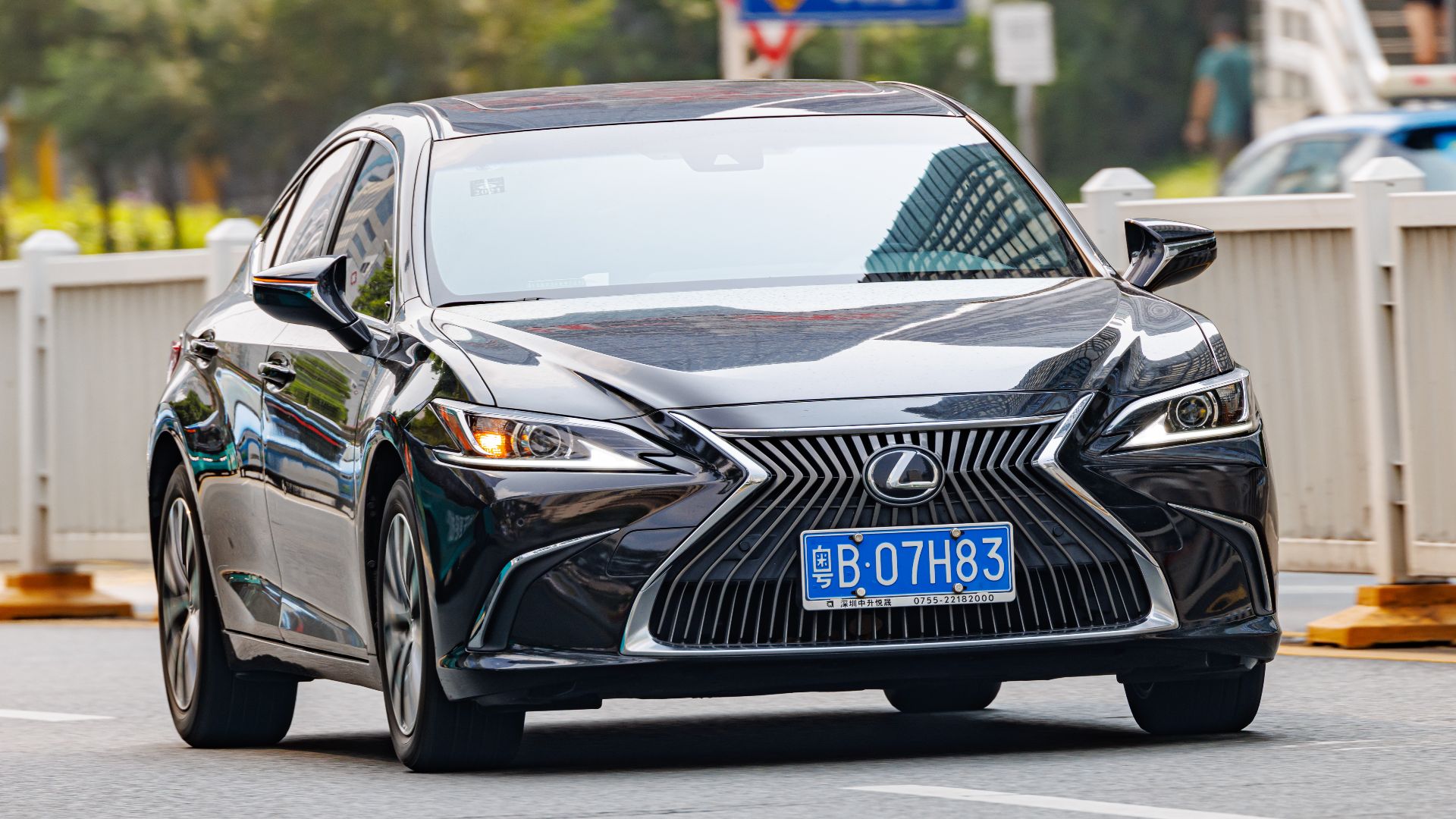 File:LEXUS ES 200 (XZ10) China (9).jpg