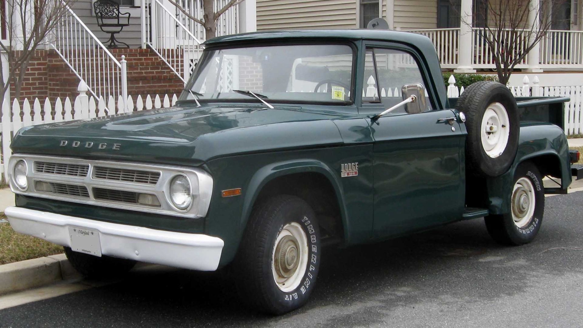 File:Dodge D100.jpg