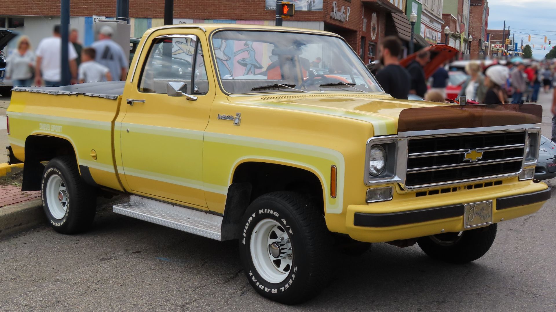 File:1978 Chevrolet K10 Scottsdale 6.5' Fleetside with Chevy Sport package, front right (2022 Ellwood City Fall Fest & Car Cruise).jpg