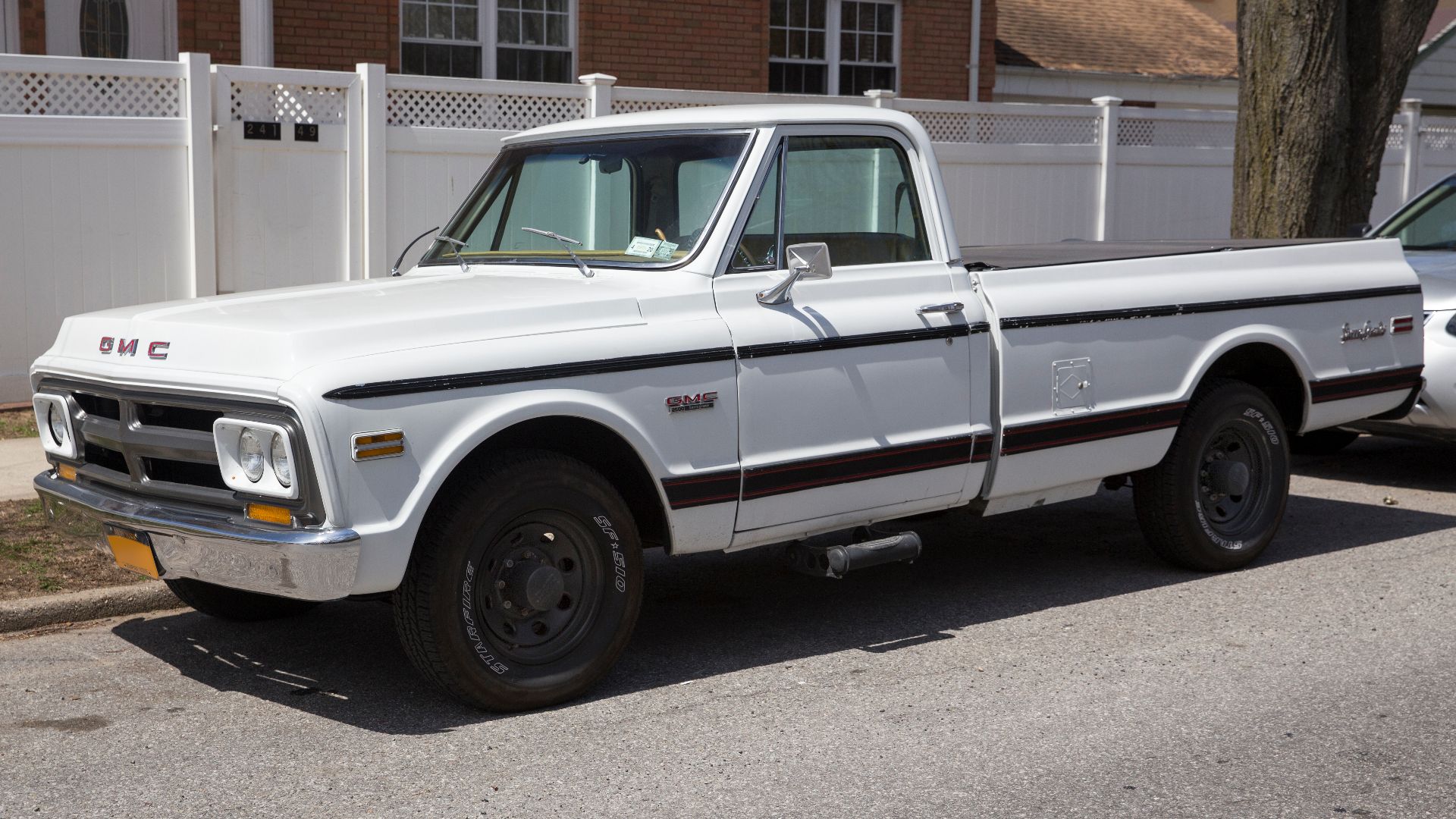 File:1970 GMC C2500 Sierra Grande Fleetside, front left.jpg