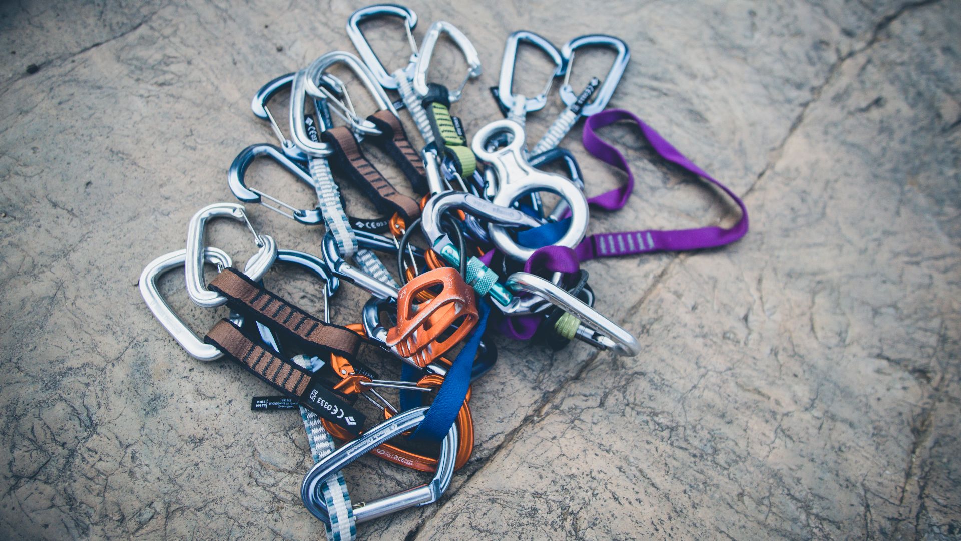 File:Carabiners (Unsplash).jpg