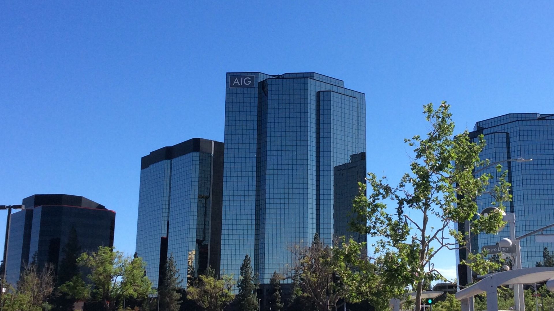 File:Los Angeles Valley, Warner Center, AIG Towers.jpg
