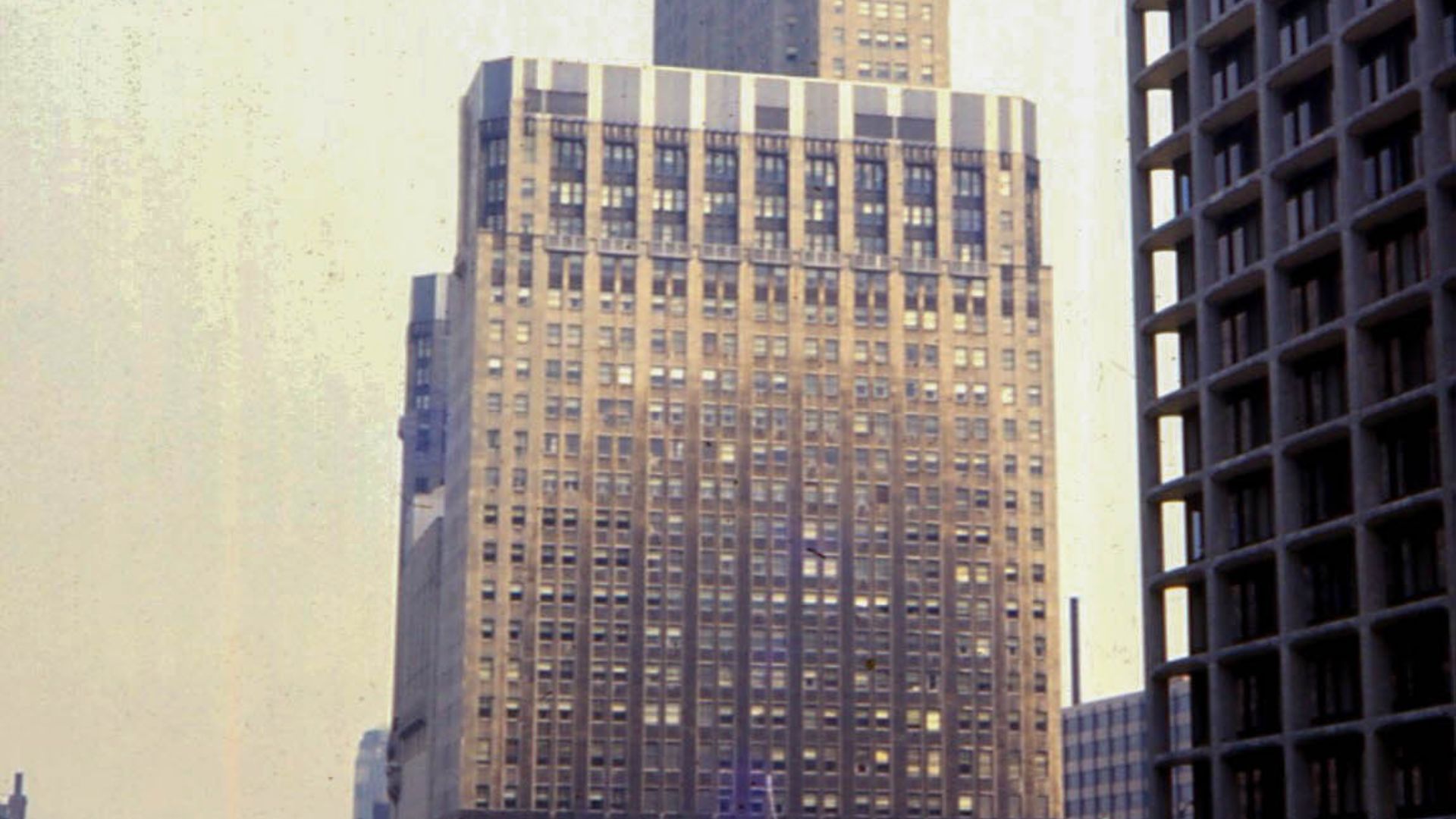 File:19680708 03 Kemper Insurance Bldg. (5784366386).jpg