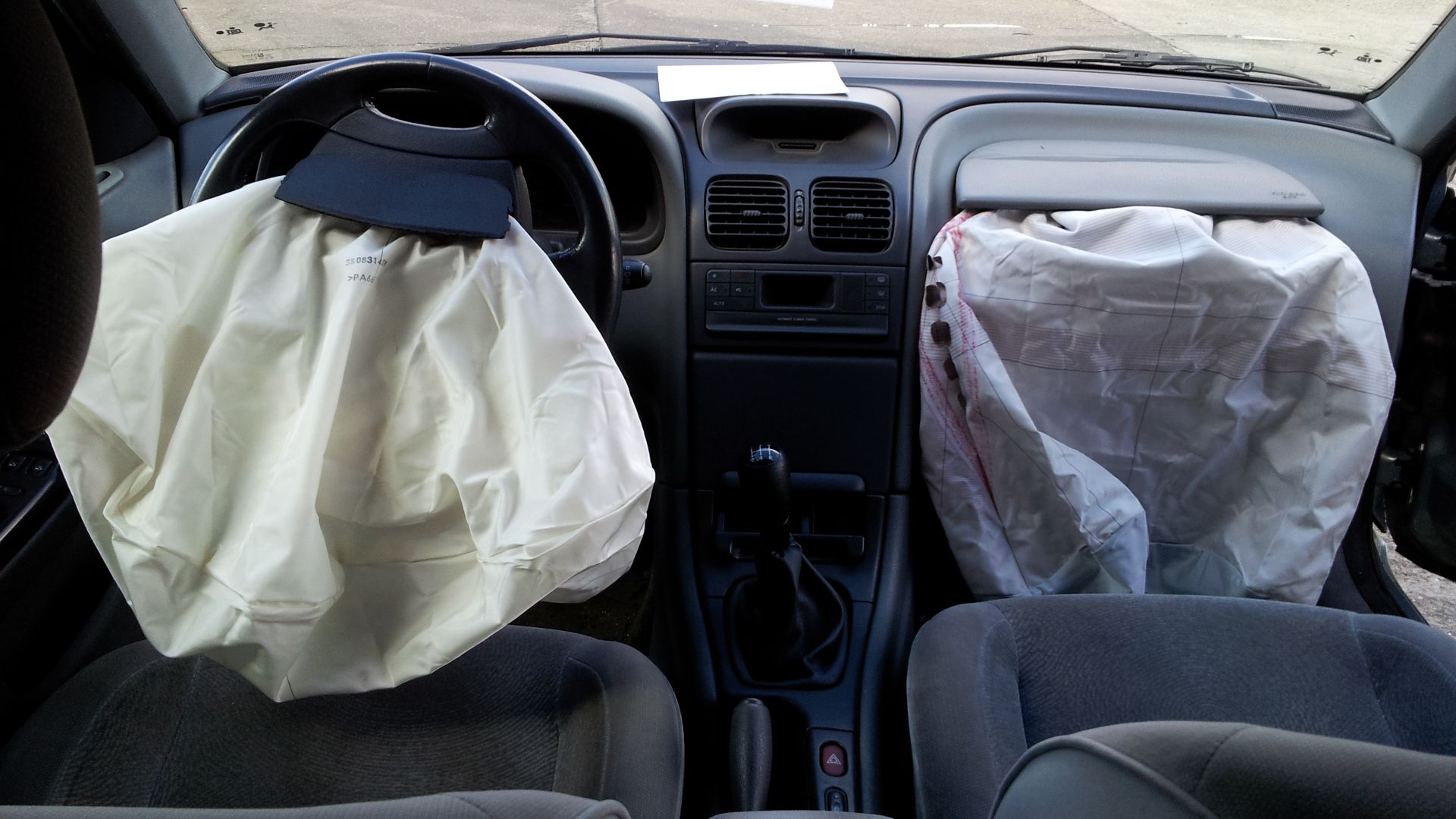 File:Renault Laguna 01 airbag by-dpc.jpg