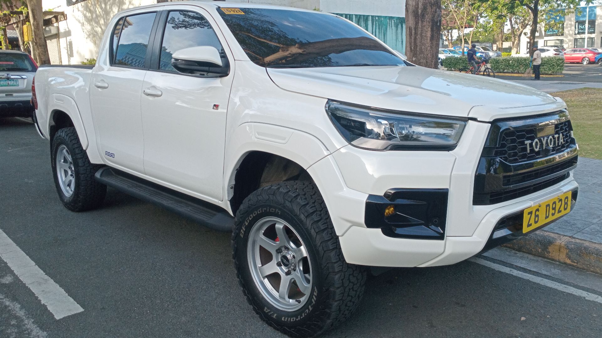 File:Toyota Hilux 2.8 GR Sport 4x4 2023 (1).jpg