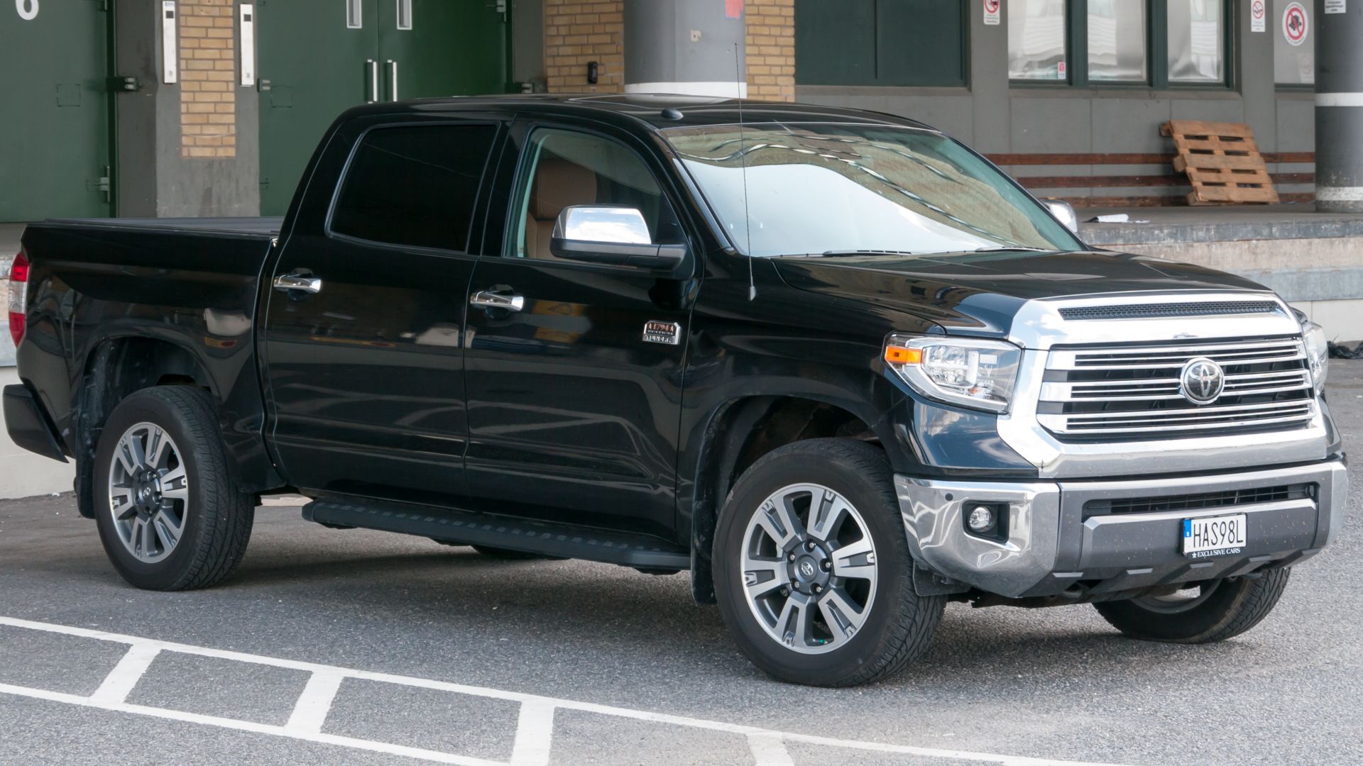 File:Toyota Tundra, Stockholm ( 1090862).jpg