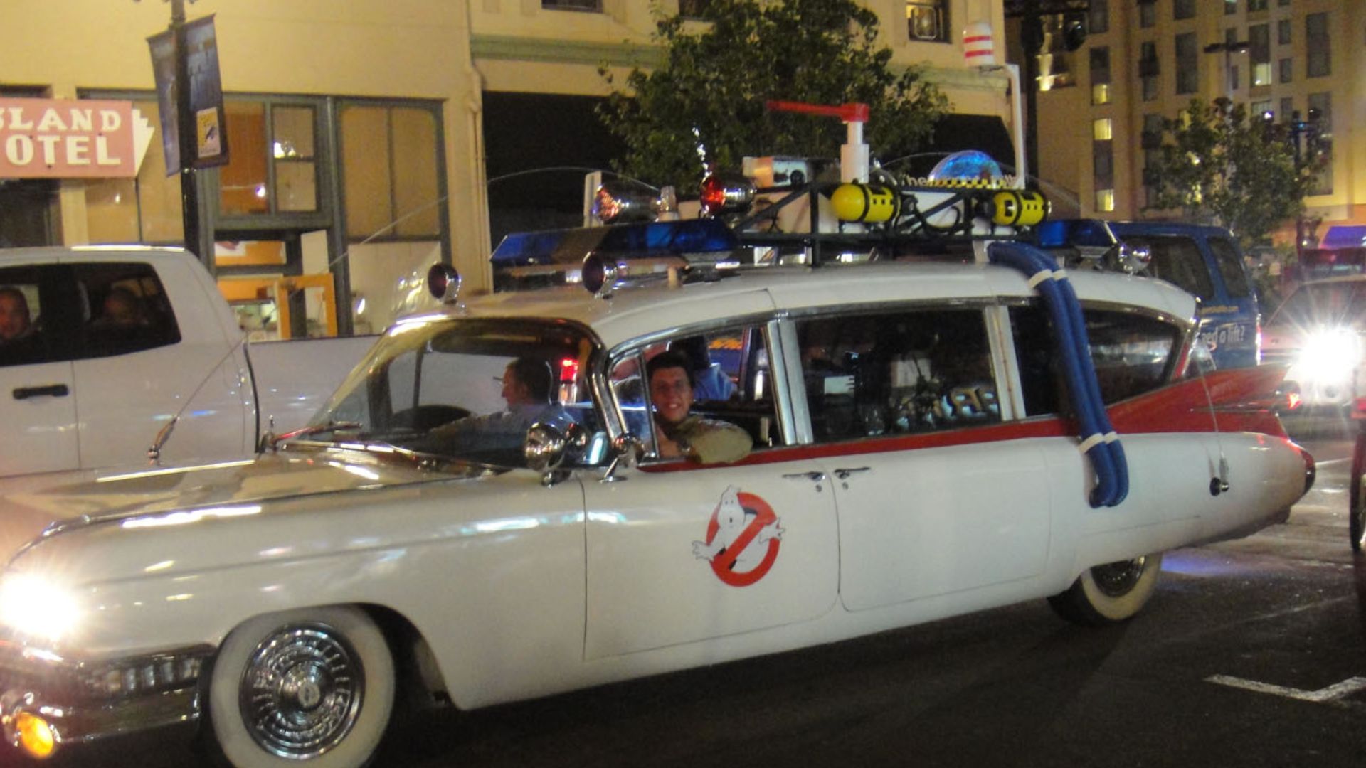 File:Ecto-1 in San Diego.jpg
