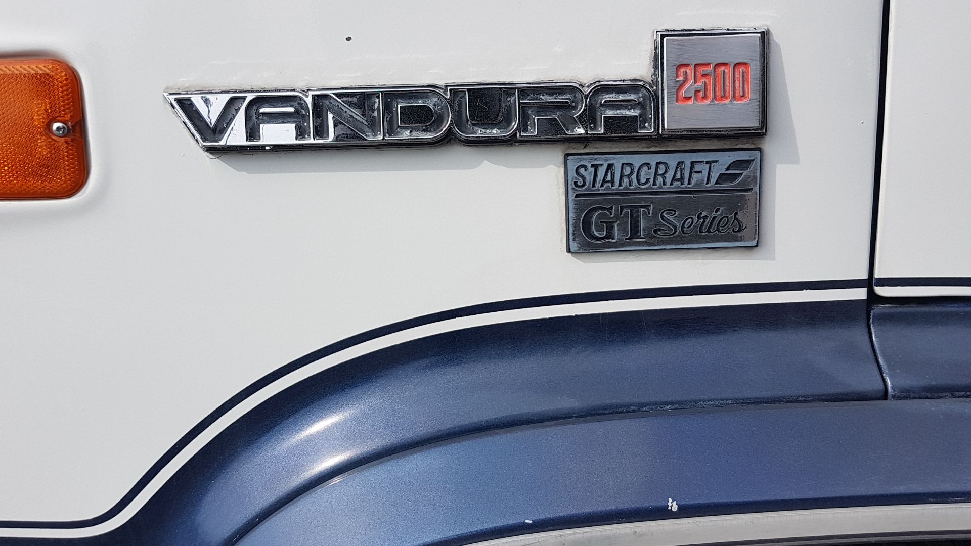File:Schwarzenberg-Boedele-GMC Vandura-GT Series Starcraft-2500-99ASD.jpg