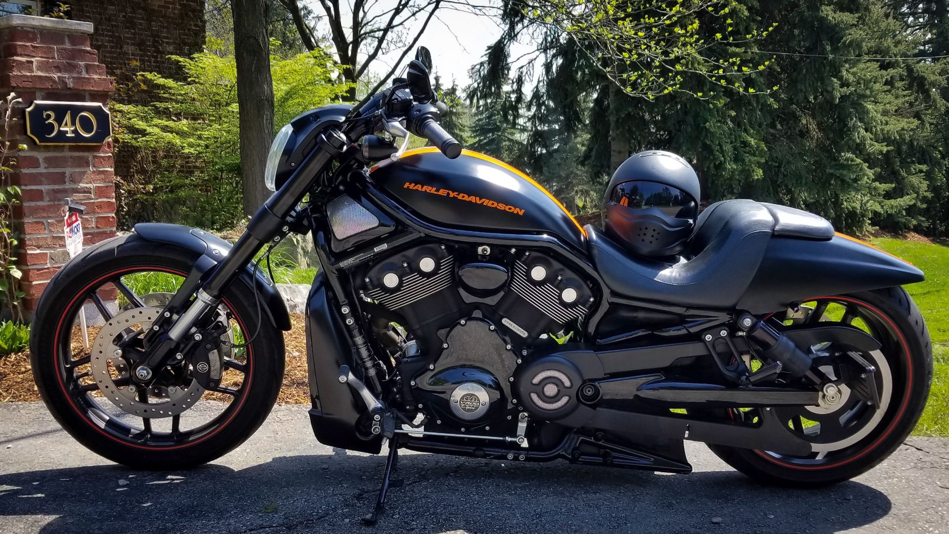 File:Harley Davidson V Rod. (41580072335).jpg