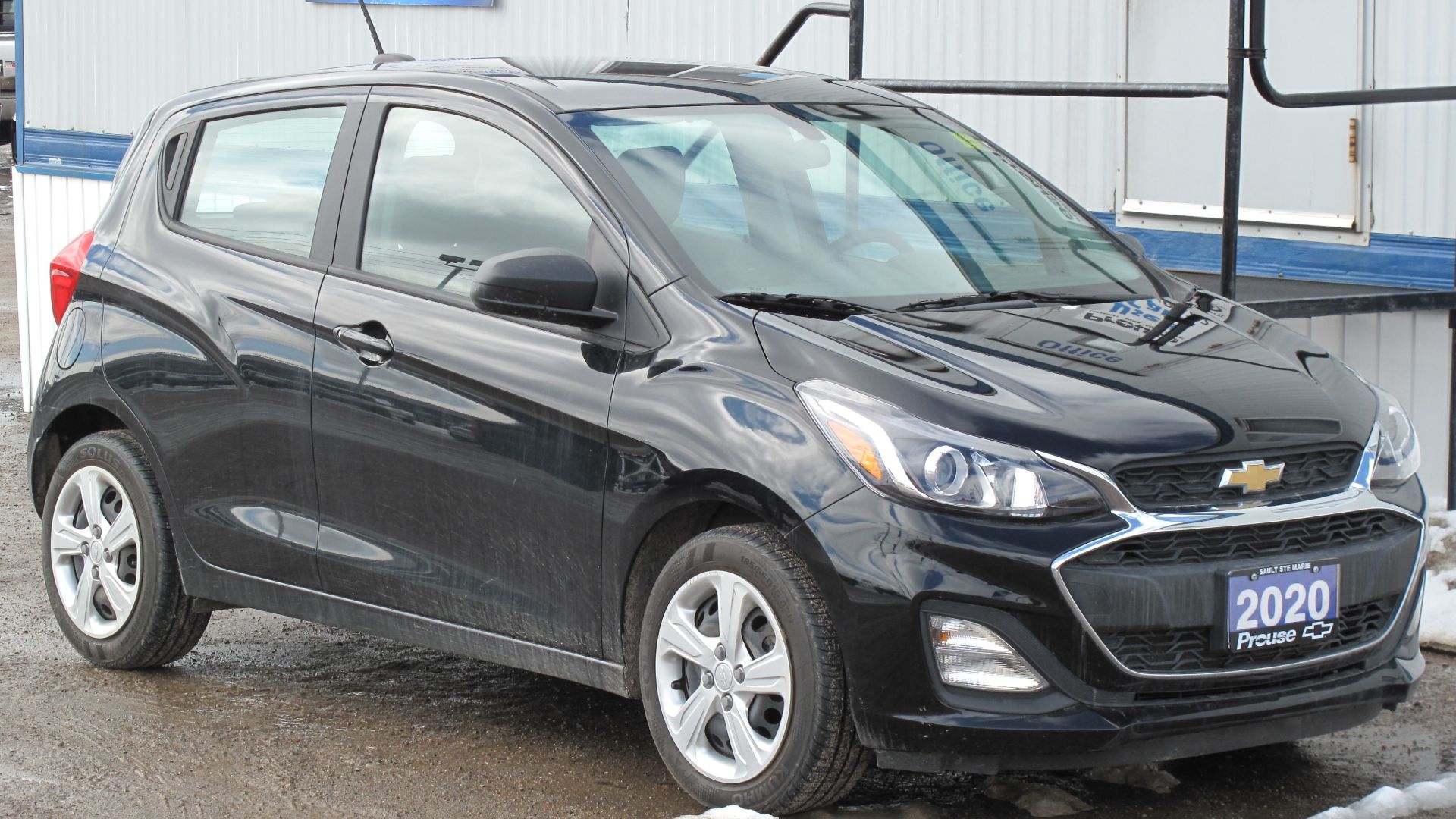 File:2020 Chevrolet Spark LS in Mosaic Black Metallic, Front Right, 04-03-2022.jpg