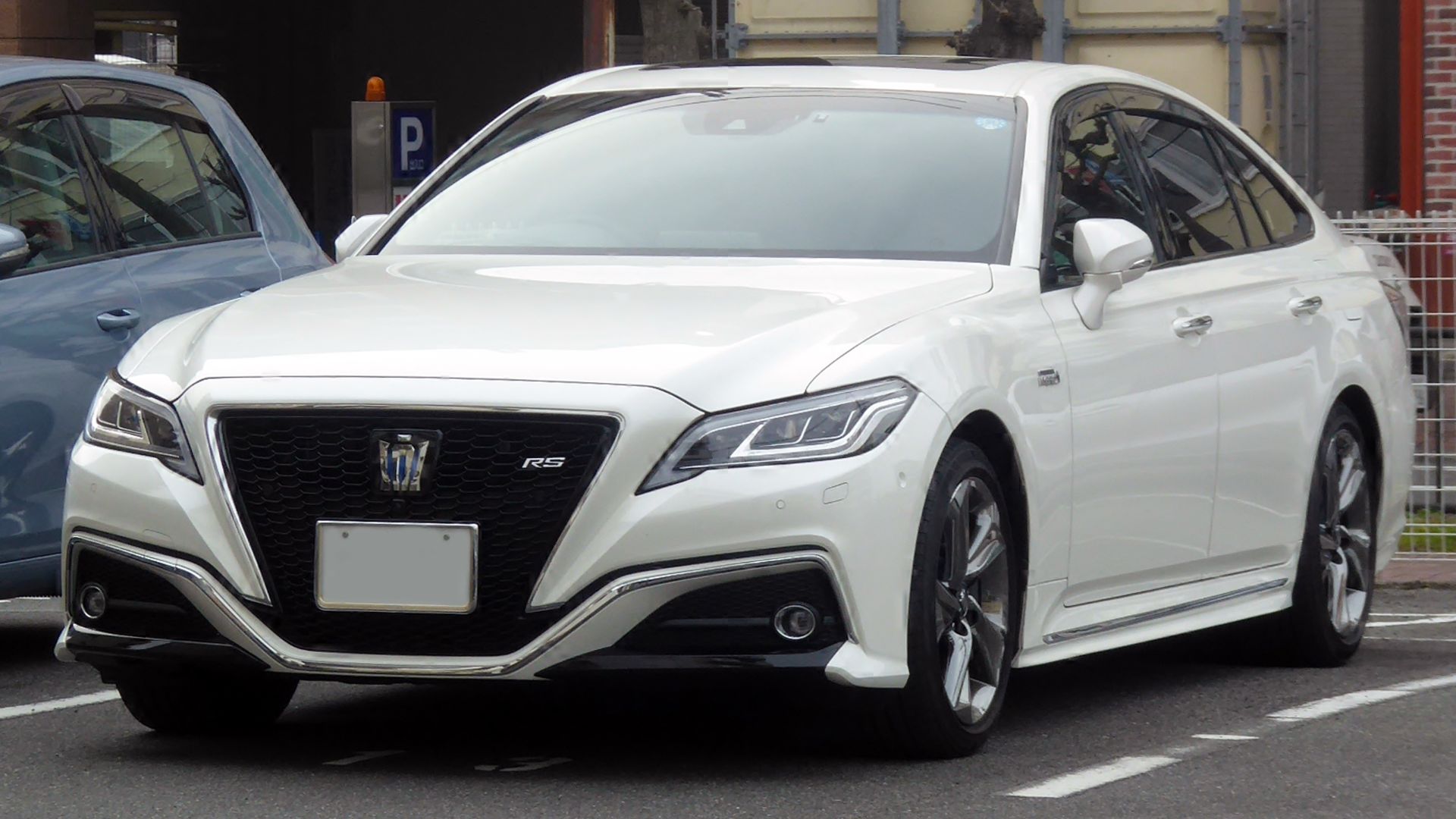 File:Toyota CROWN 3.5HYBRID RS Advance (6AA-GWS224-AEXAB) front (cropped).jpg