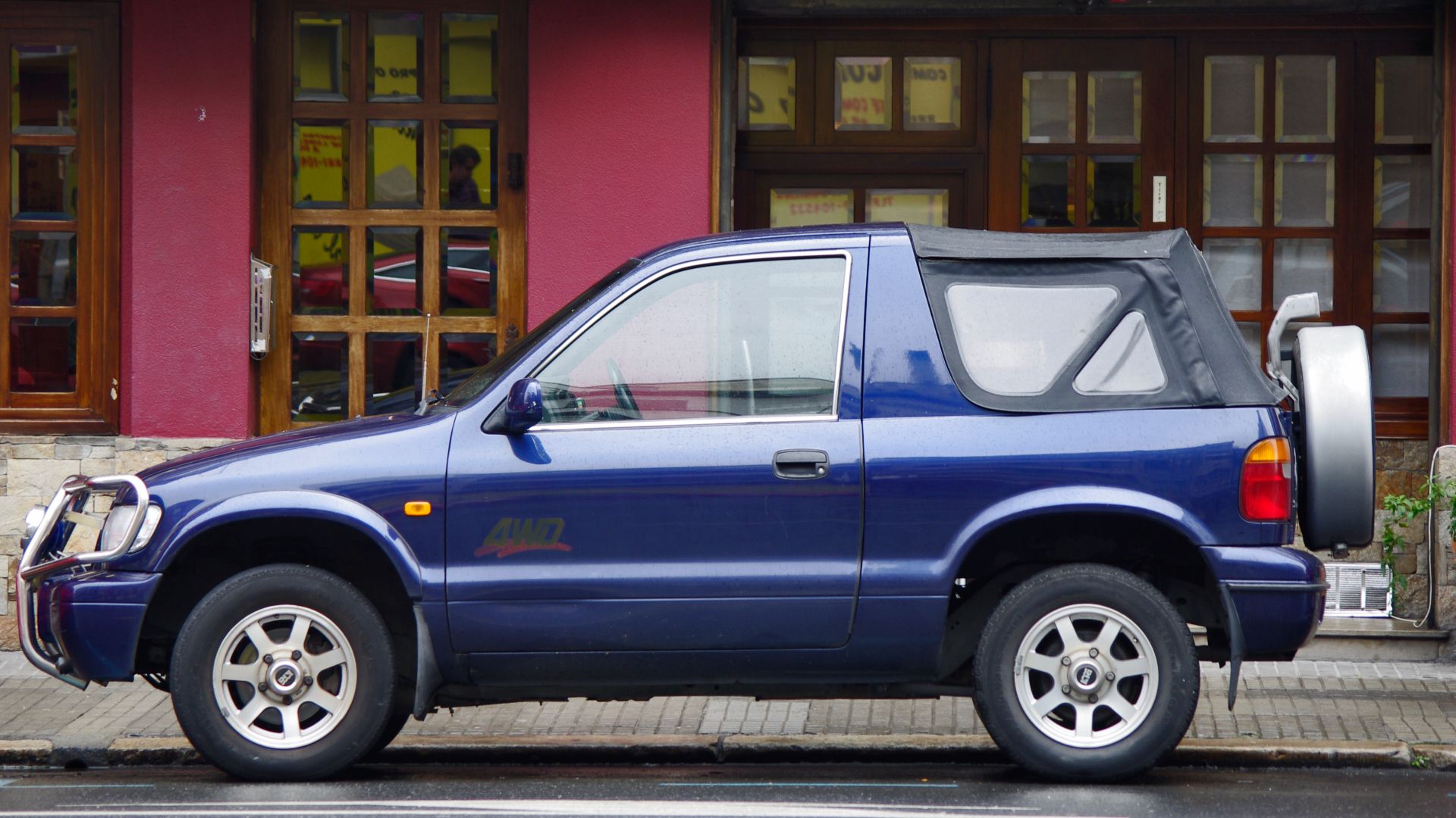 File:2001 Kia Sportage 4WD two-door soft-top (5819375058).jpg