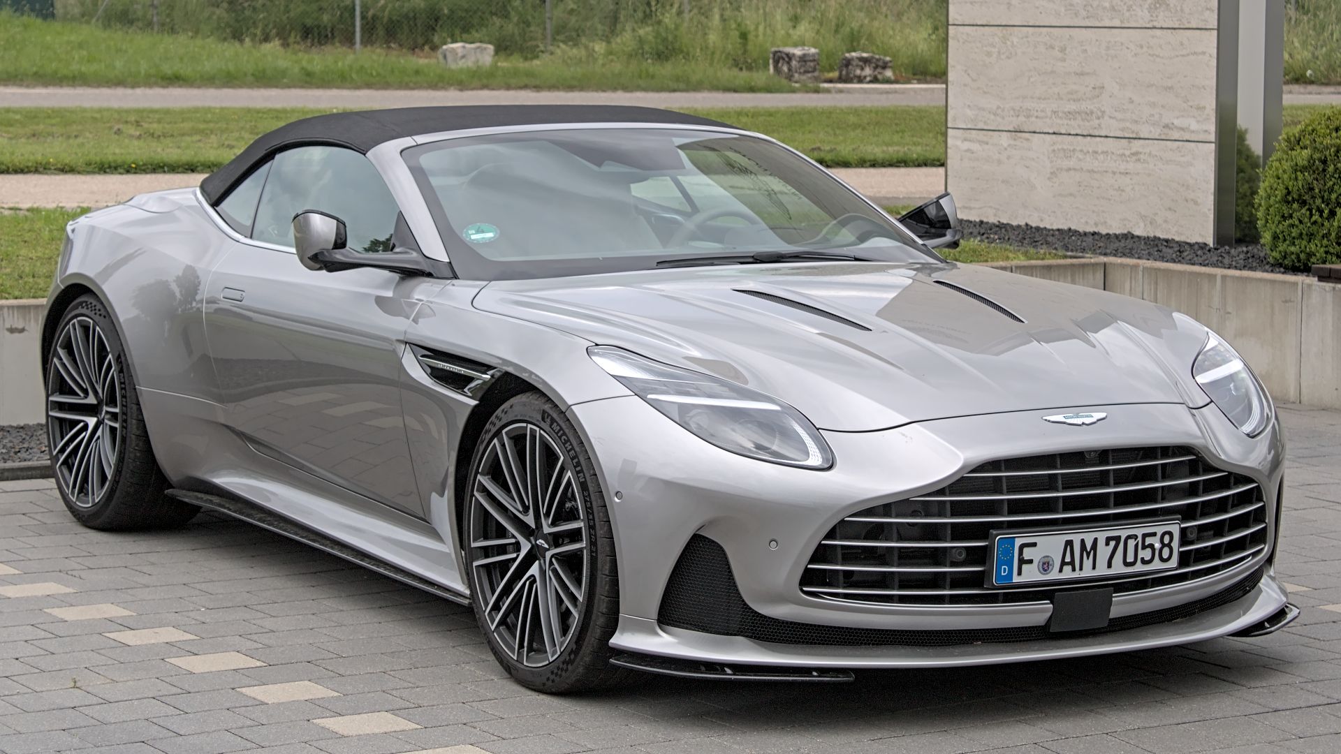 File:Aston Martin DB12 Volante IMG 9314.jpg