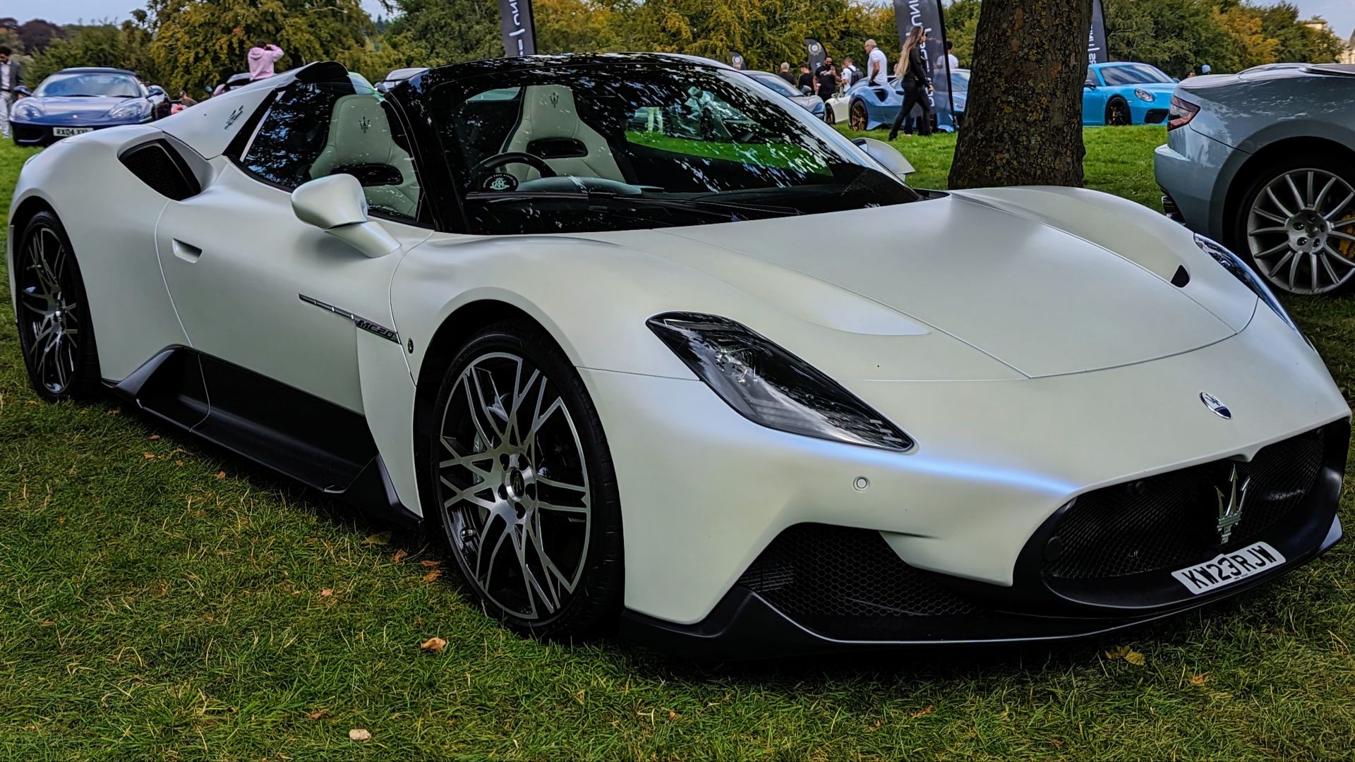 File:2023 Maserati MC20 Cielo 2.jpg