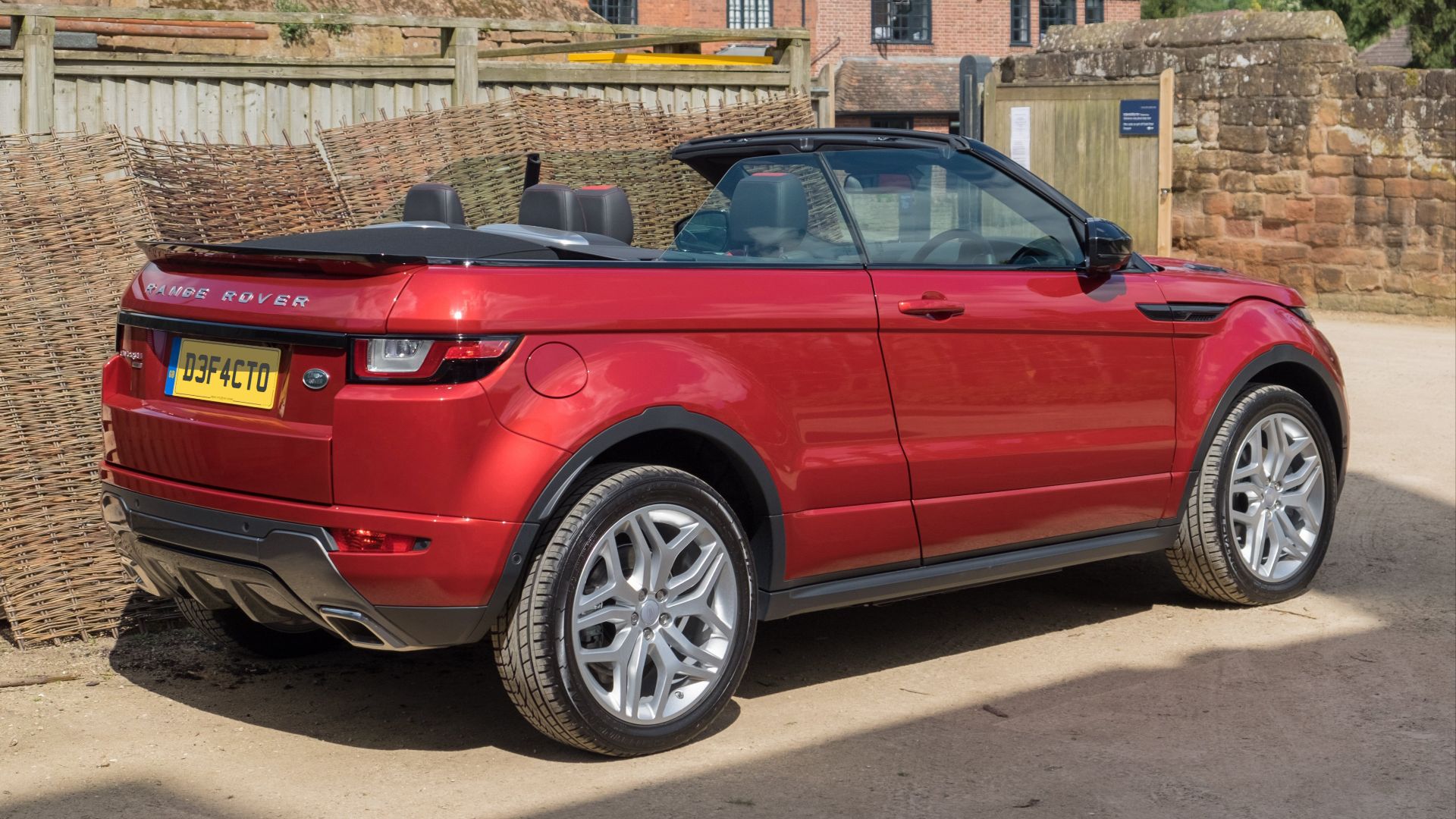 File:Land Rover Range Rover Evoque Convertible 2016 - rear three-quarter.jpg