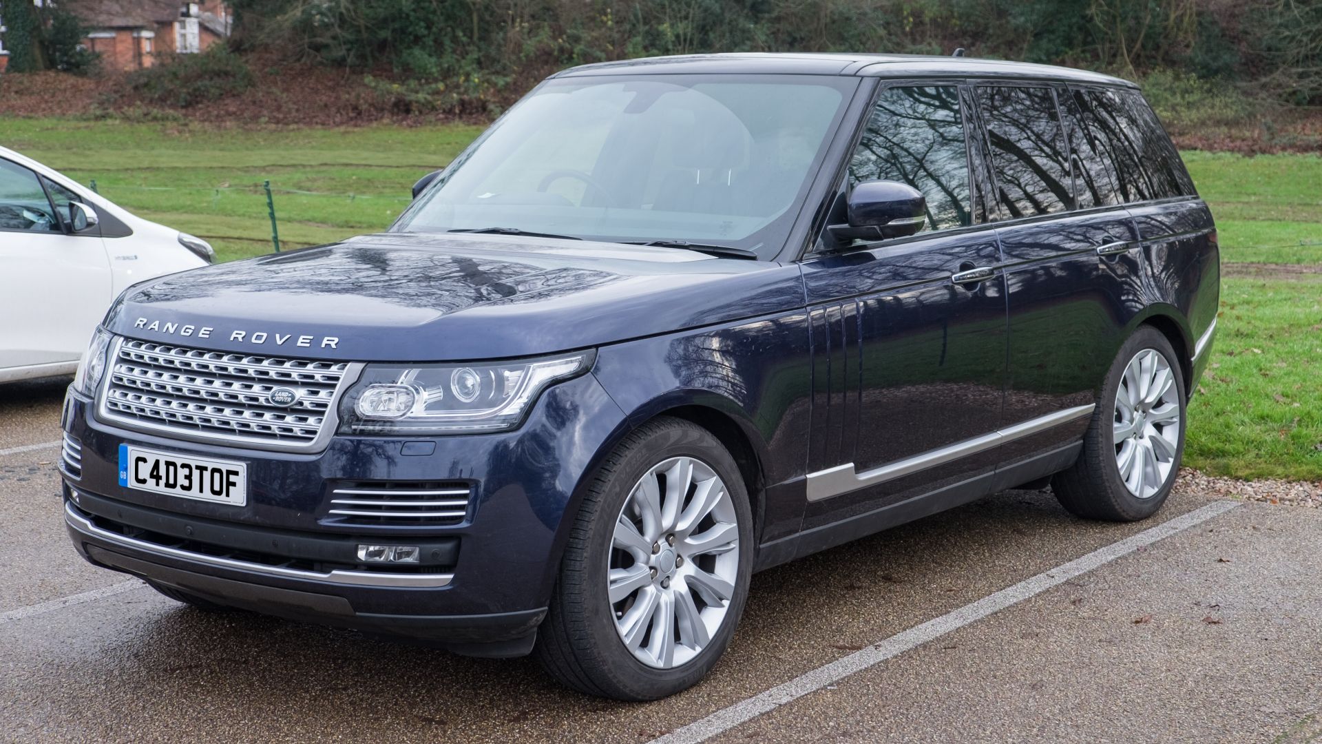 File:Land Rover Range Rover Autobiography 2016.jpg