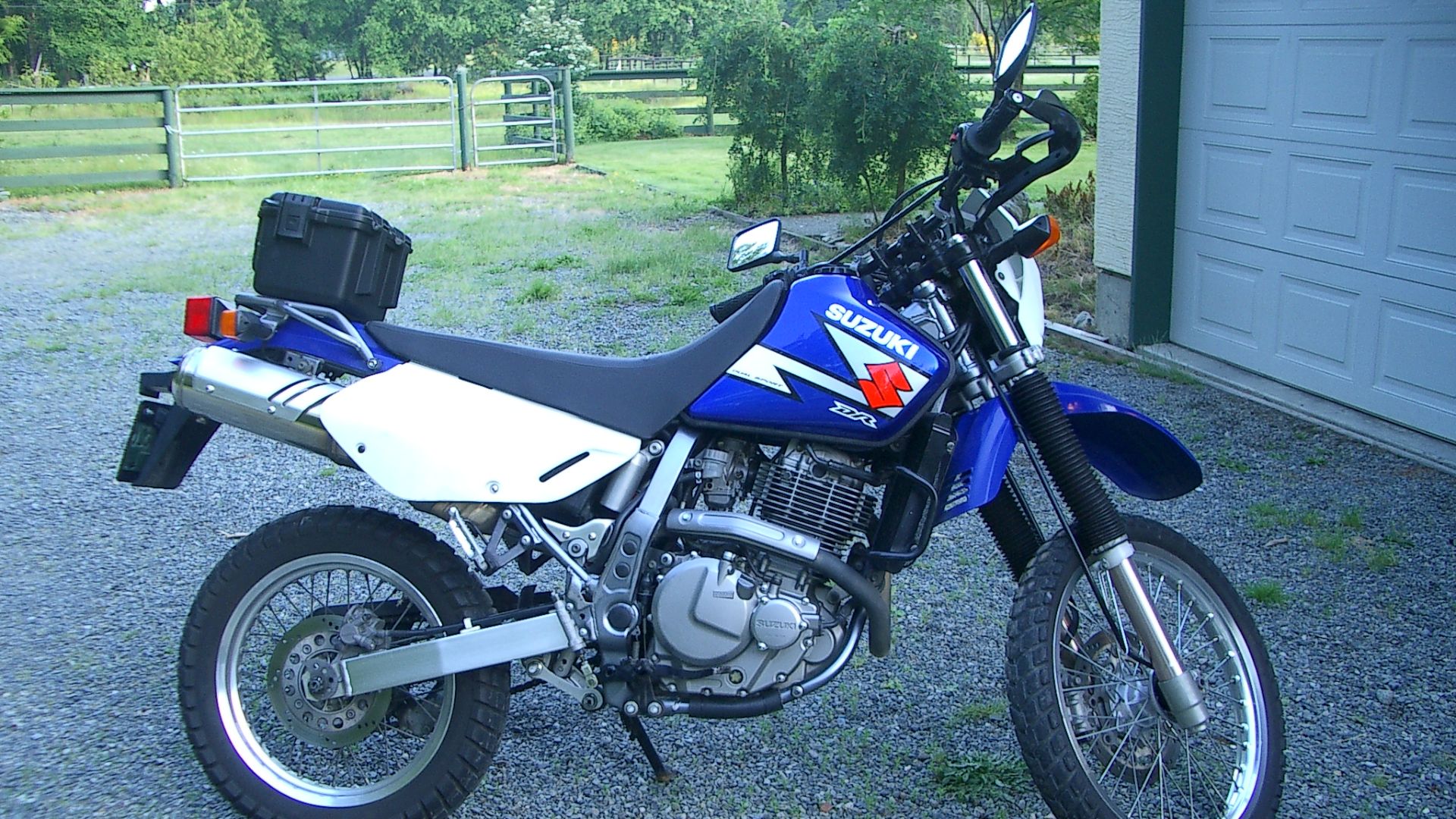 File:Suzuki DR650S blue.jpg